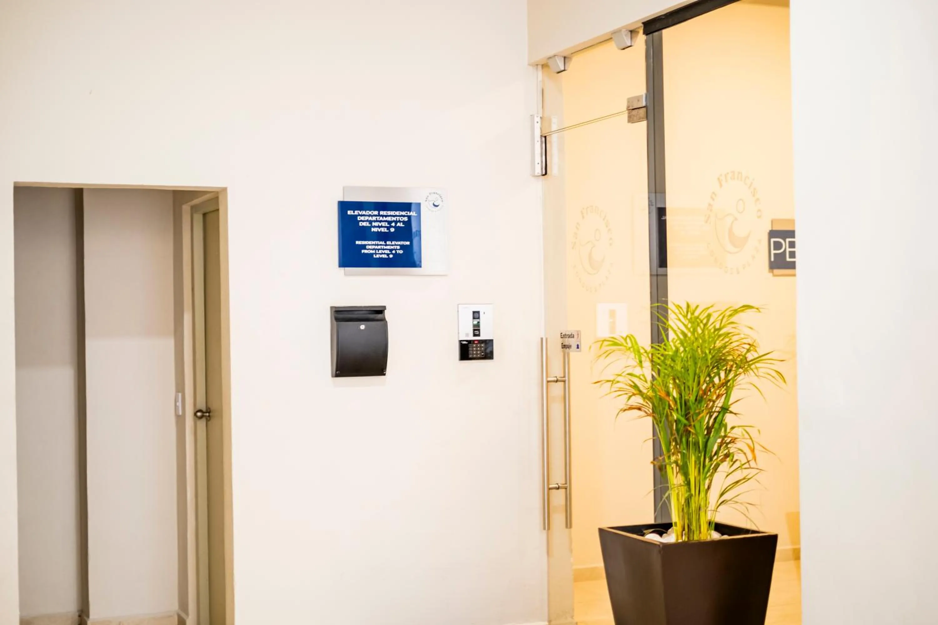 elevator in San Francisco by Andiani Travel