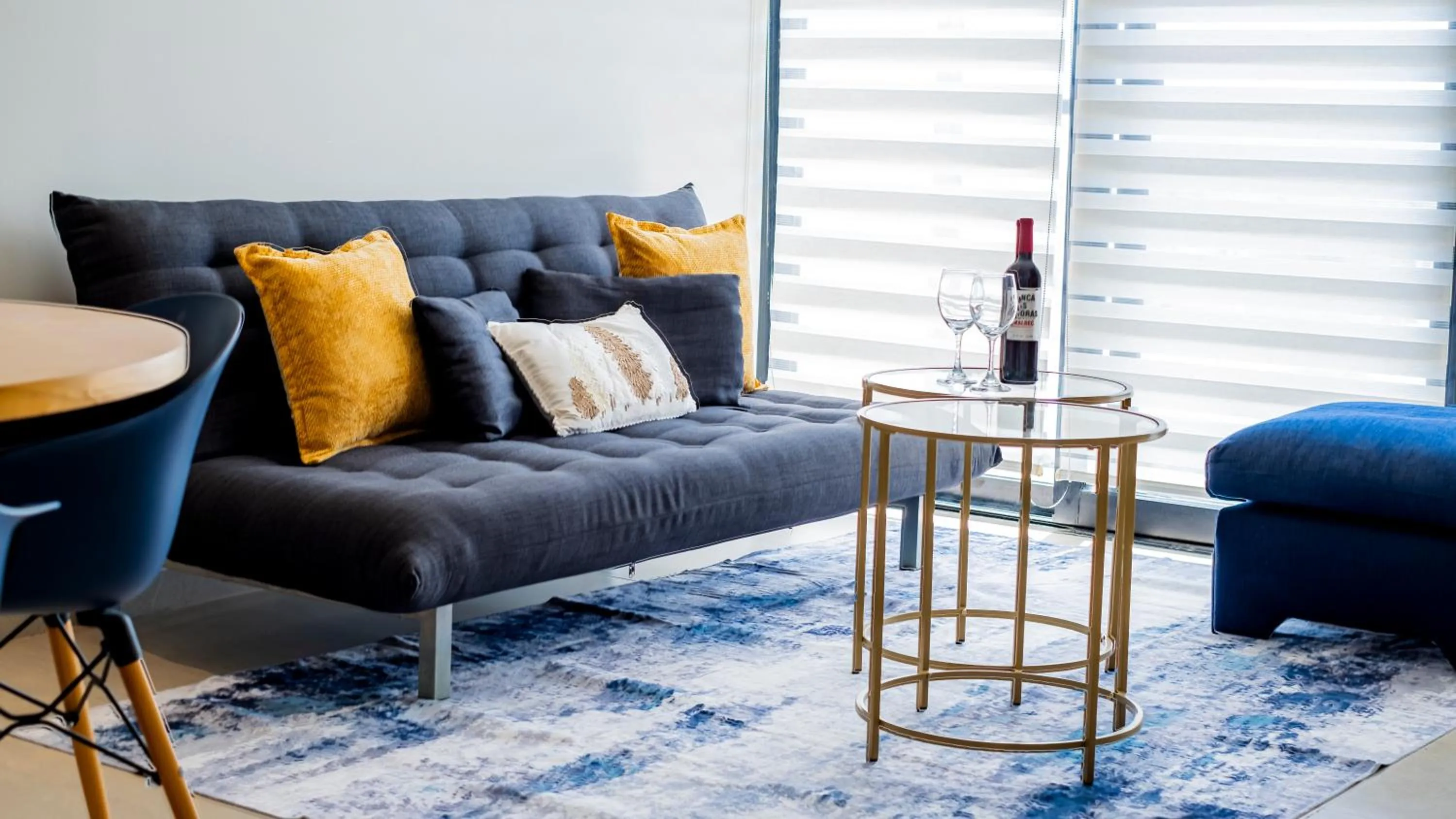 Living room in San Francisco by Andiani Travel