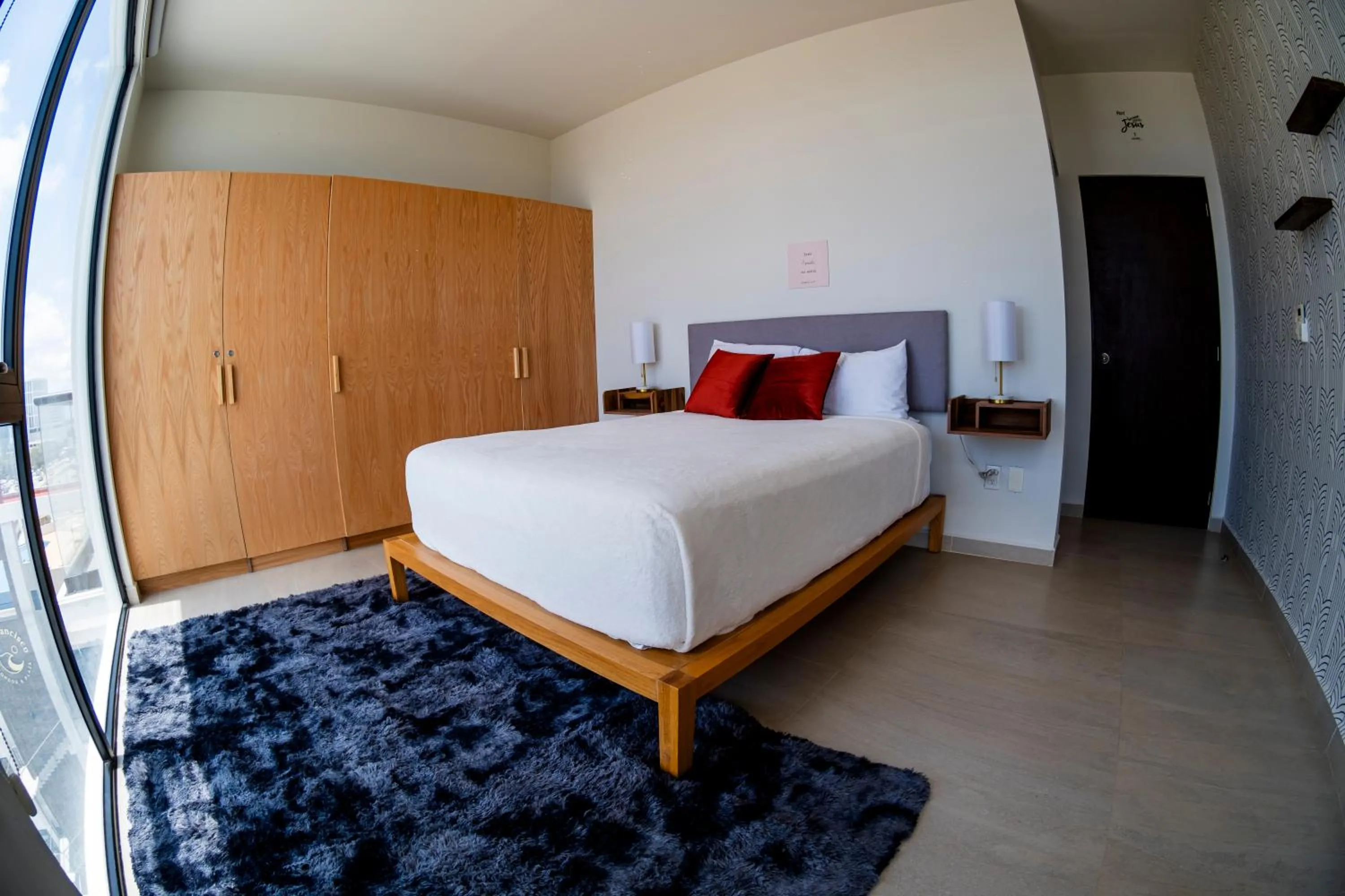 Bed in San Francisco by Andiani Travel