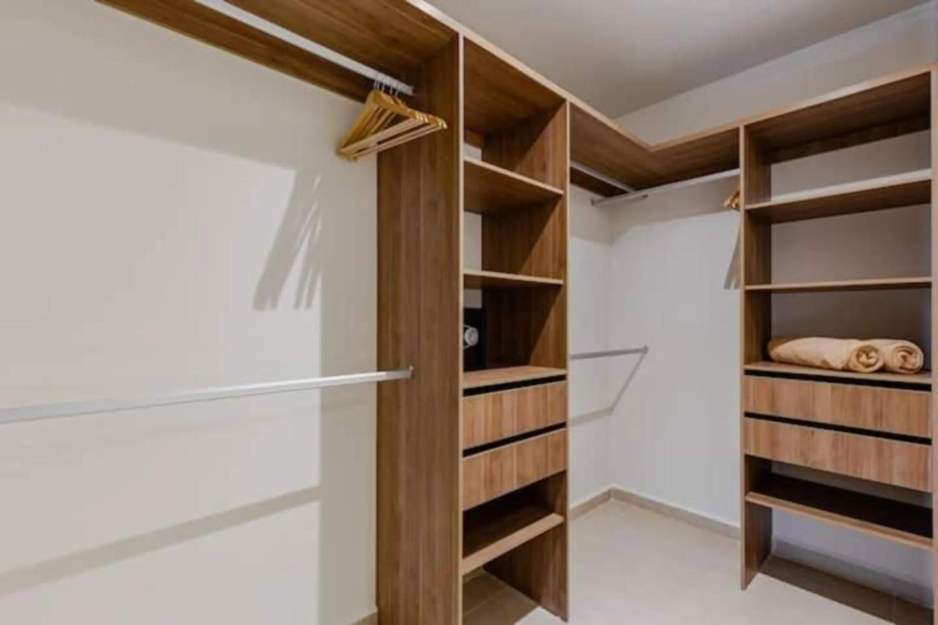 Bed in San Francisco by Andiani Travel