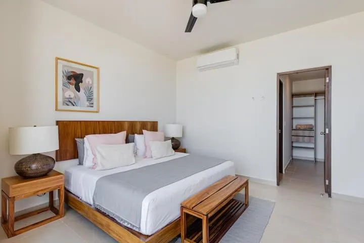 Bed in San Francisco by Andiani Travel