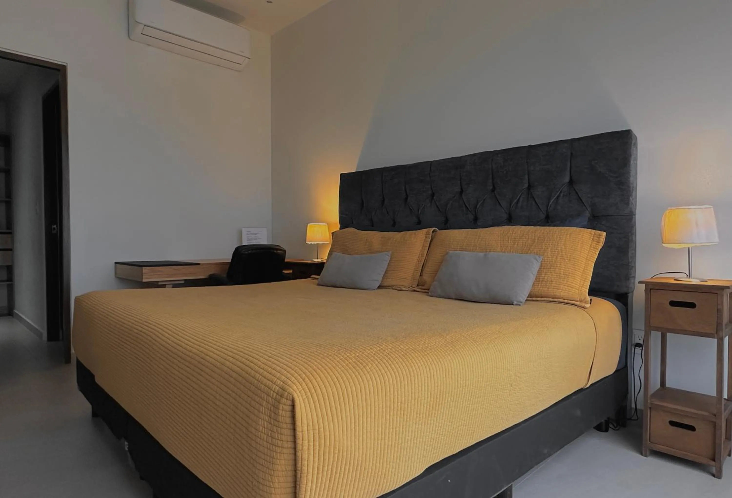 Bed in San Francisco by Andiani Travel