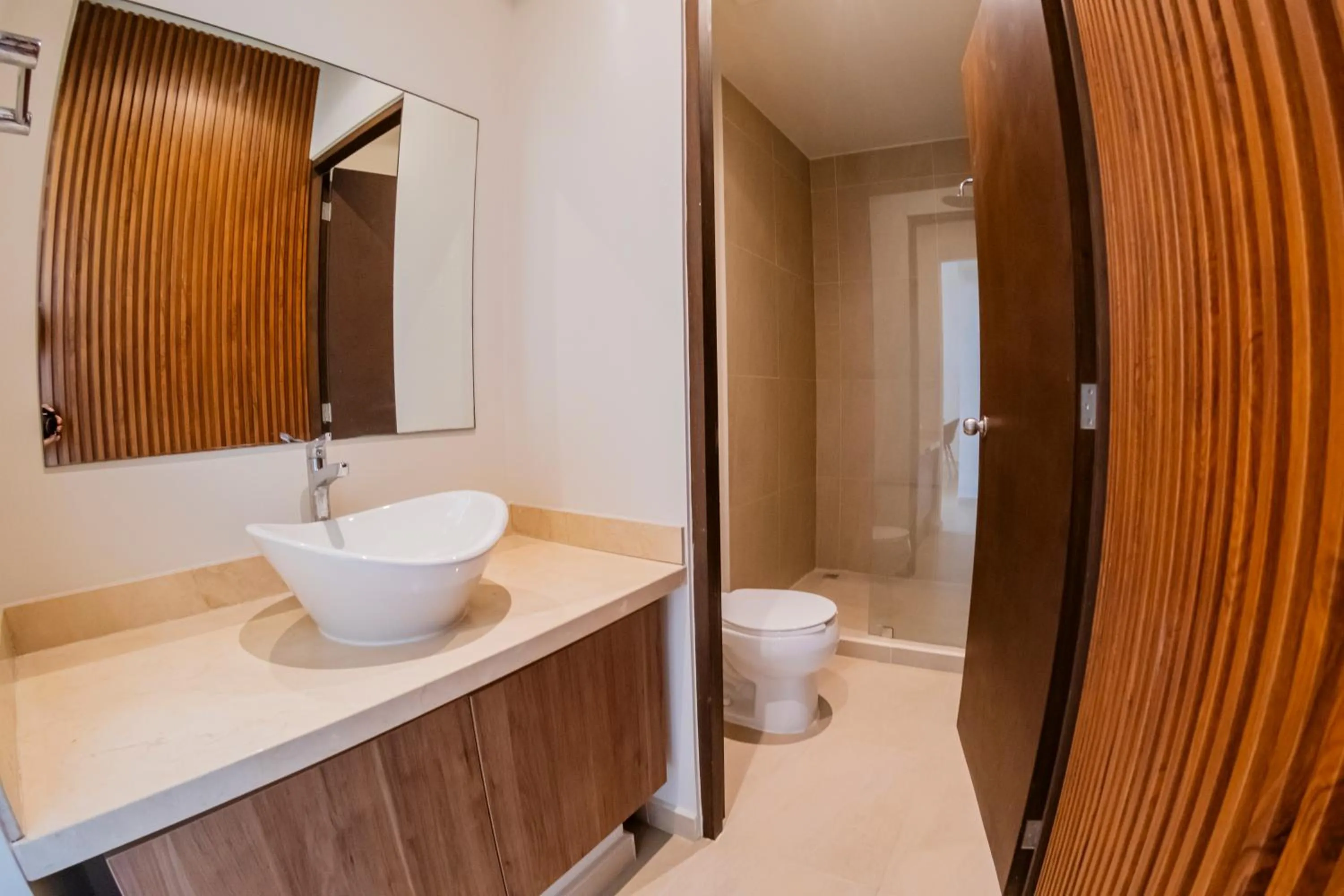 Shower in San Francisco by Andiani Travel