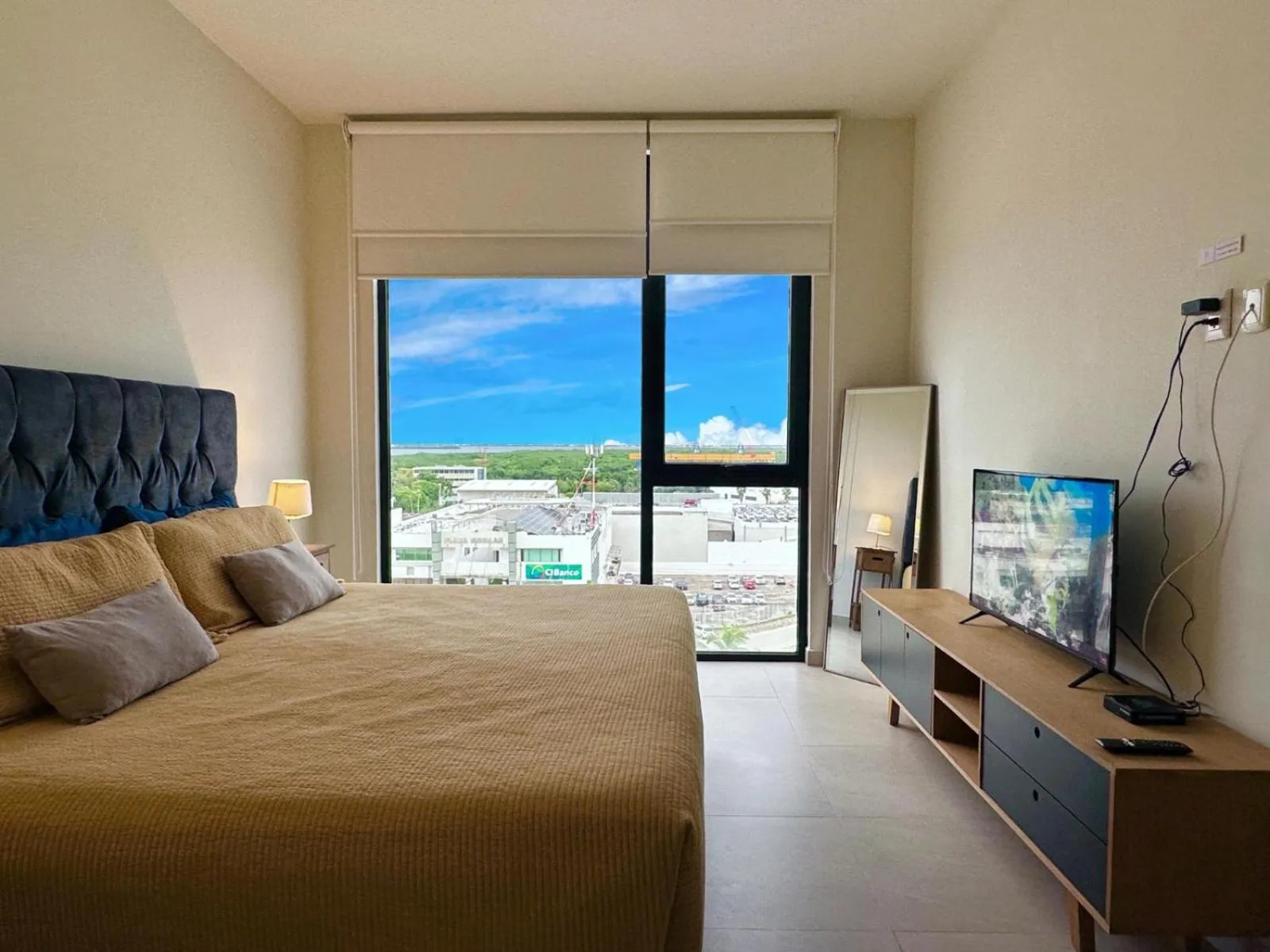 Bed in San Francisco by Andiani Travel