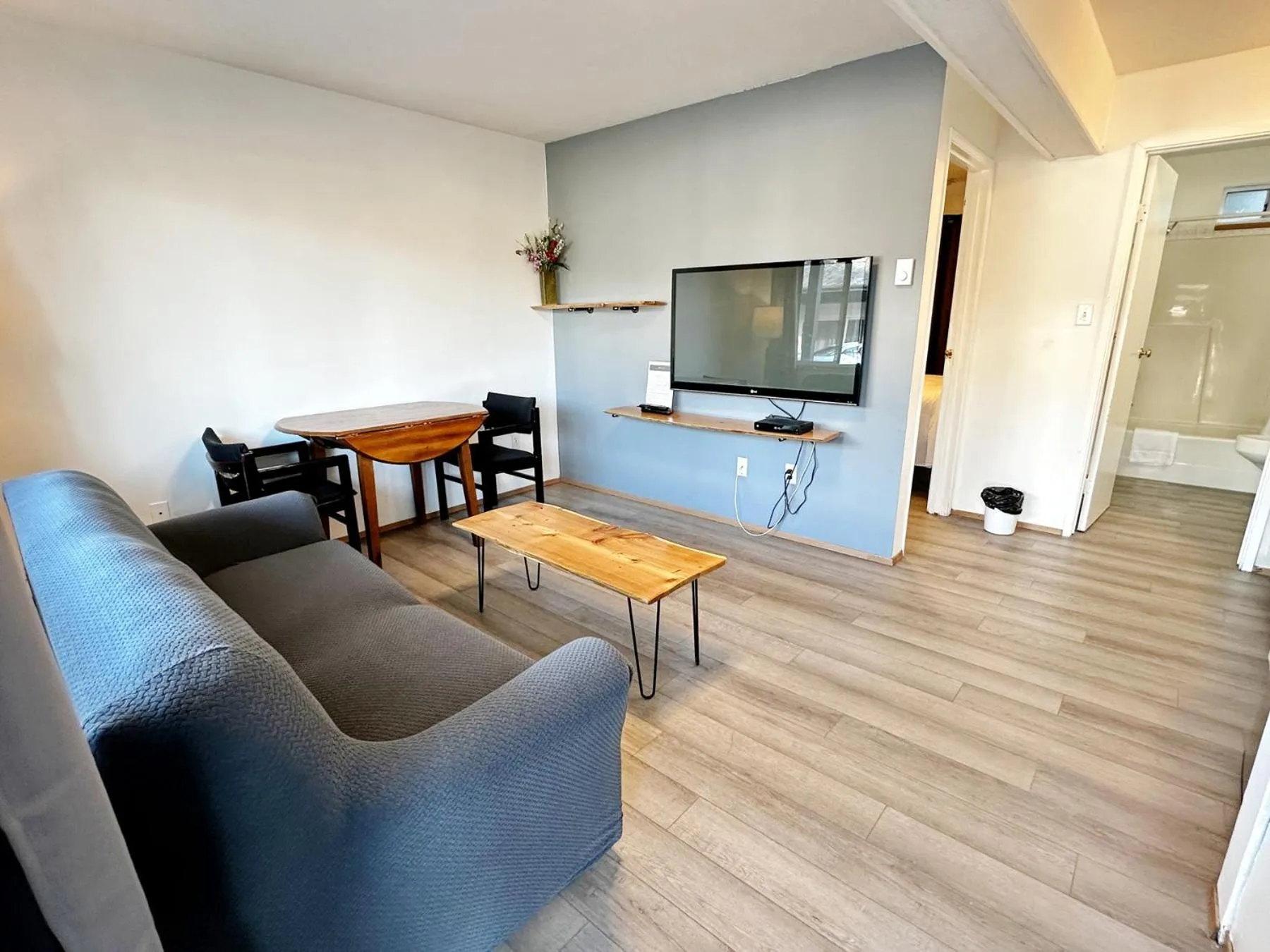 TV and multimedia in Duncan Motel