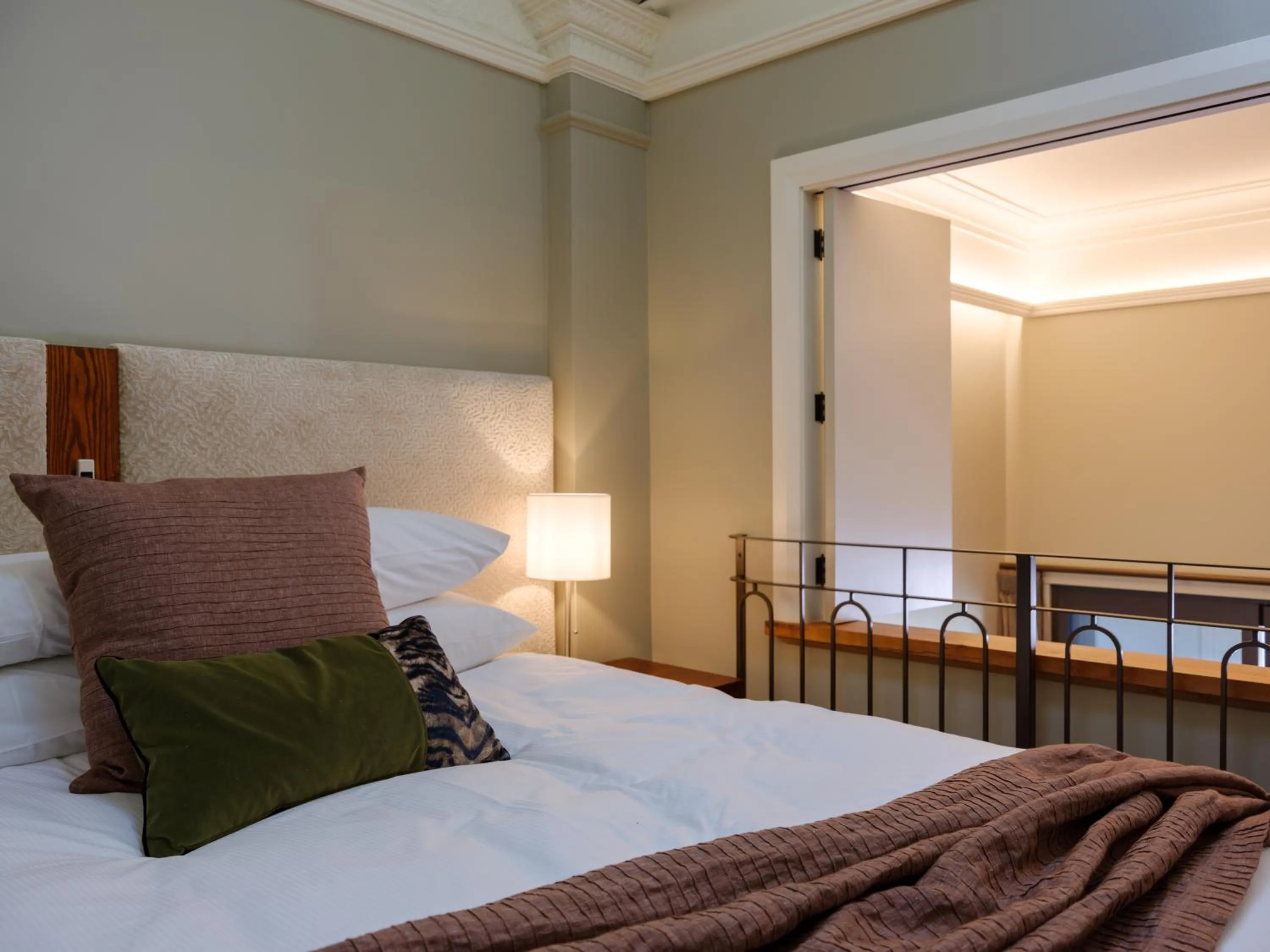 Bedroom, Bed in Bell Hill Apartments