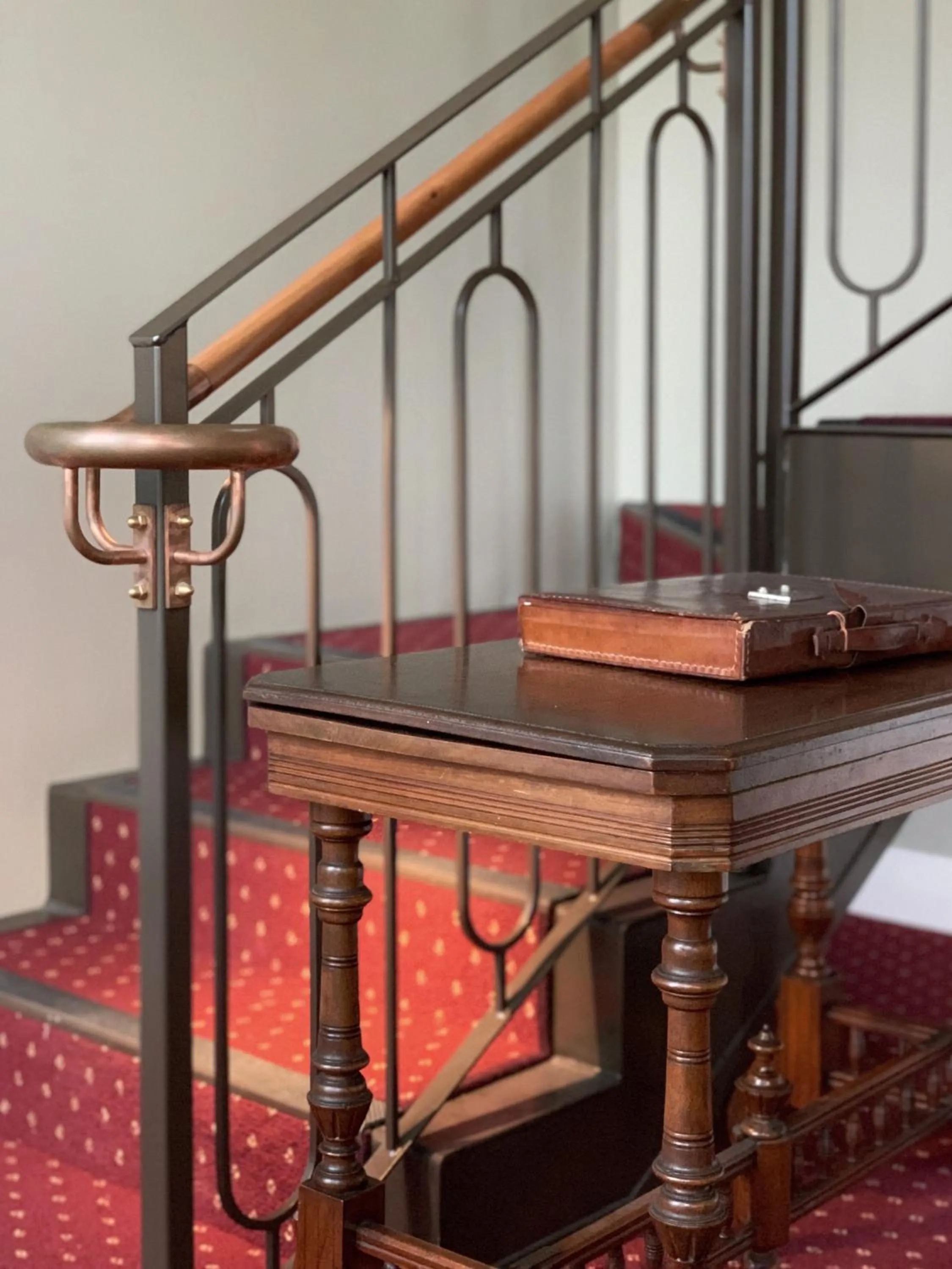 Living room, Bed in Bell Hill Apartments