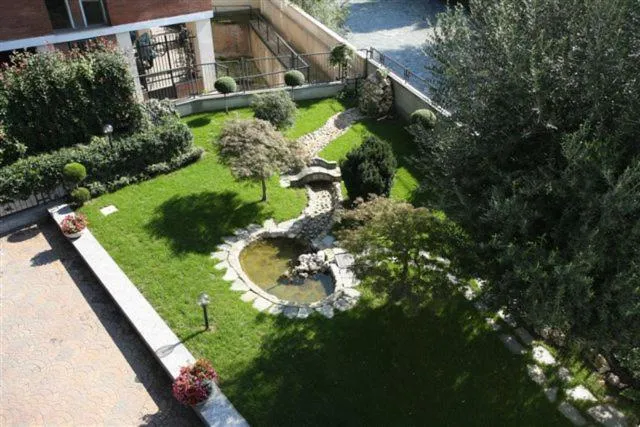 Garden in Hotel Residenza Delle Alpi