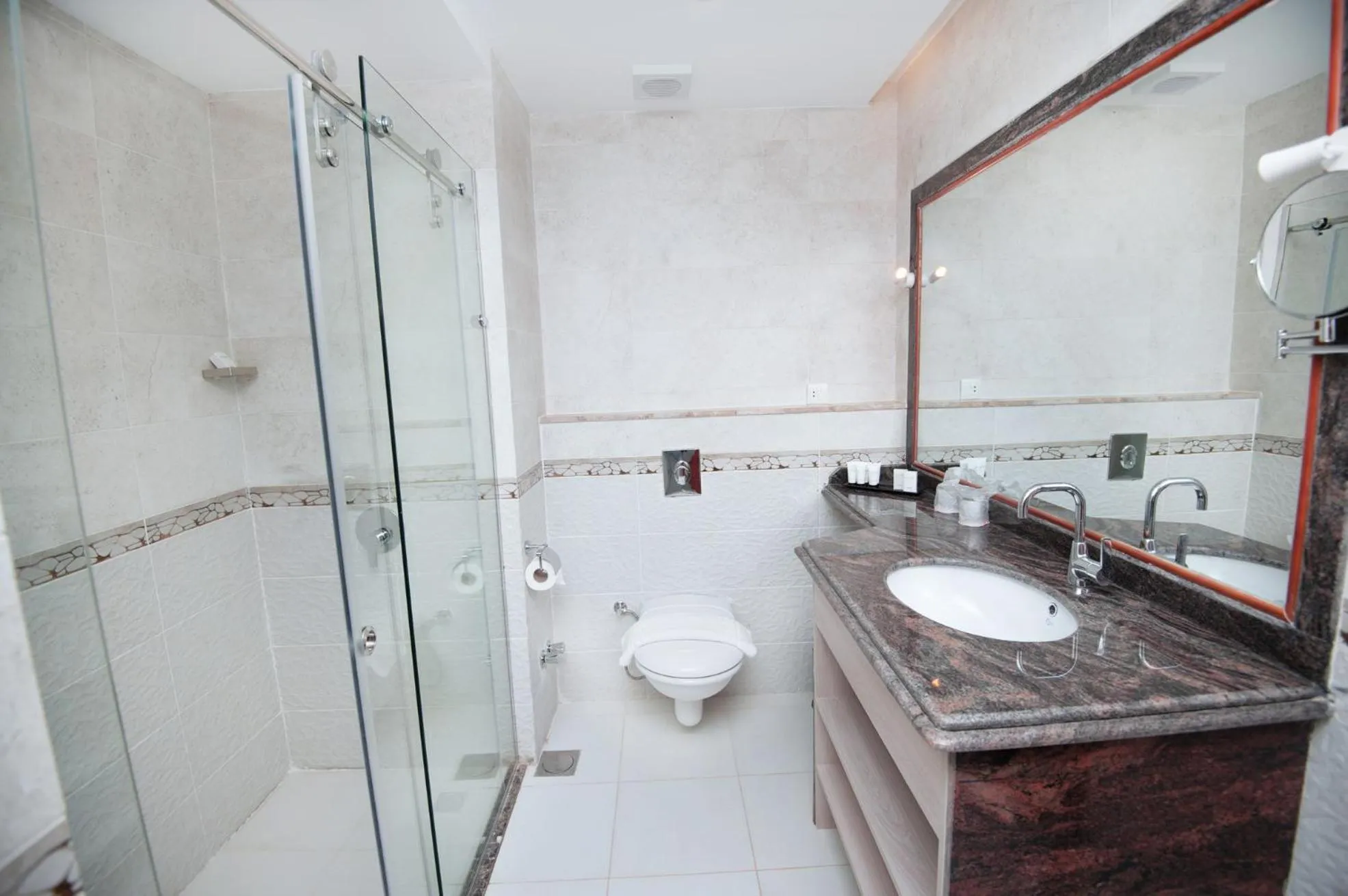 Bathroom in Lamar Azur Hotel