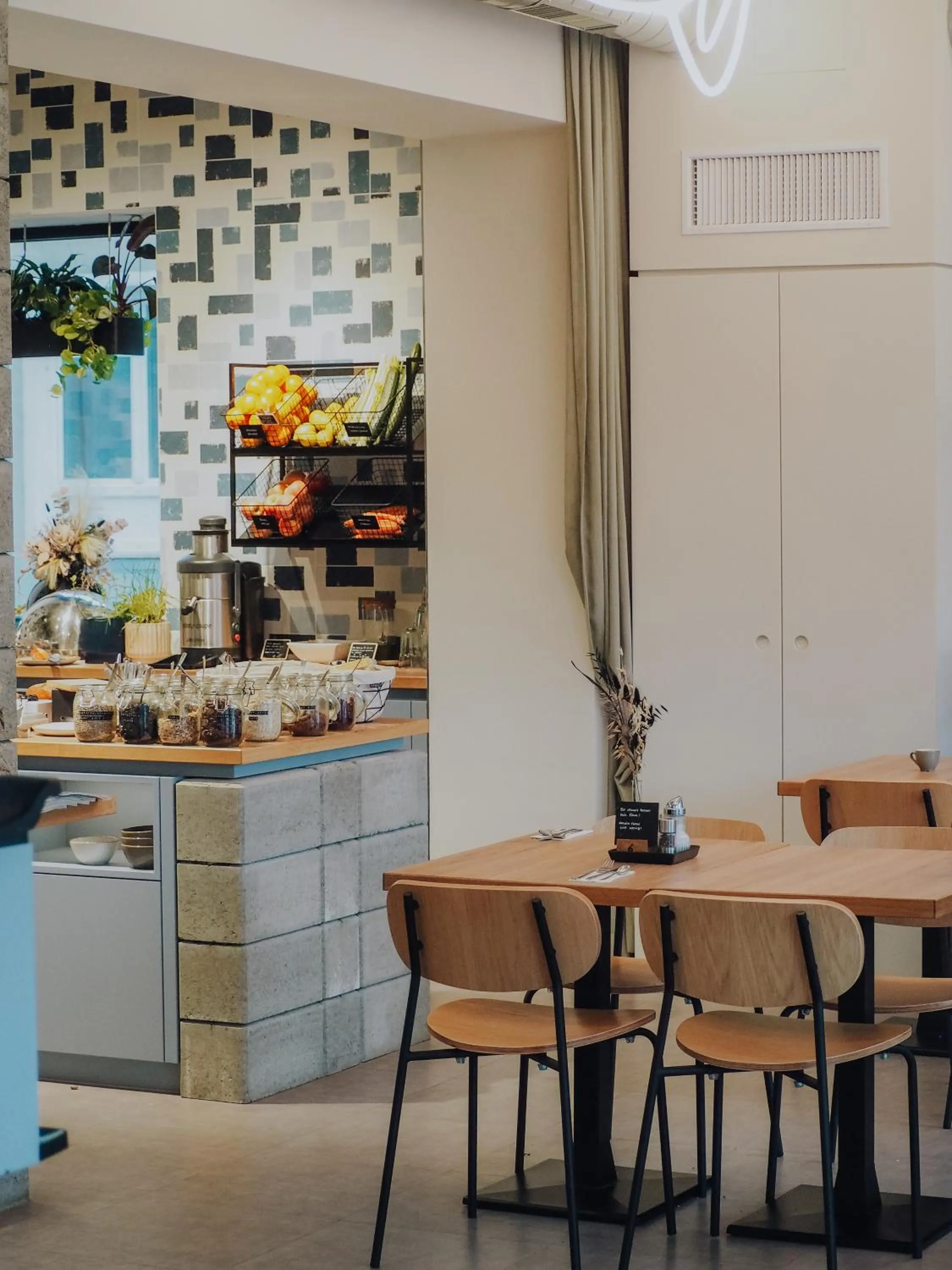 Restaurant/places to eat in Levy's Rooms & Breakfast