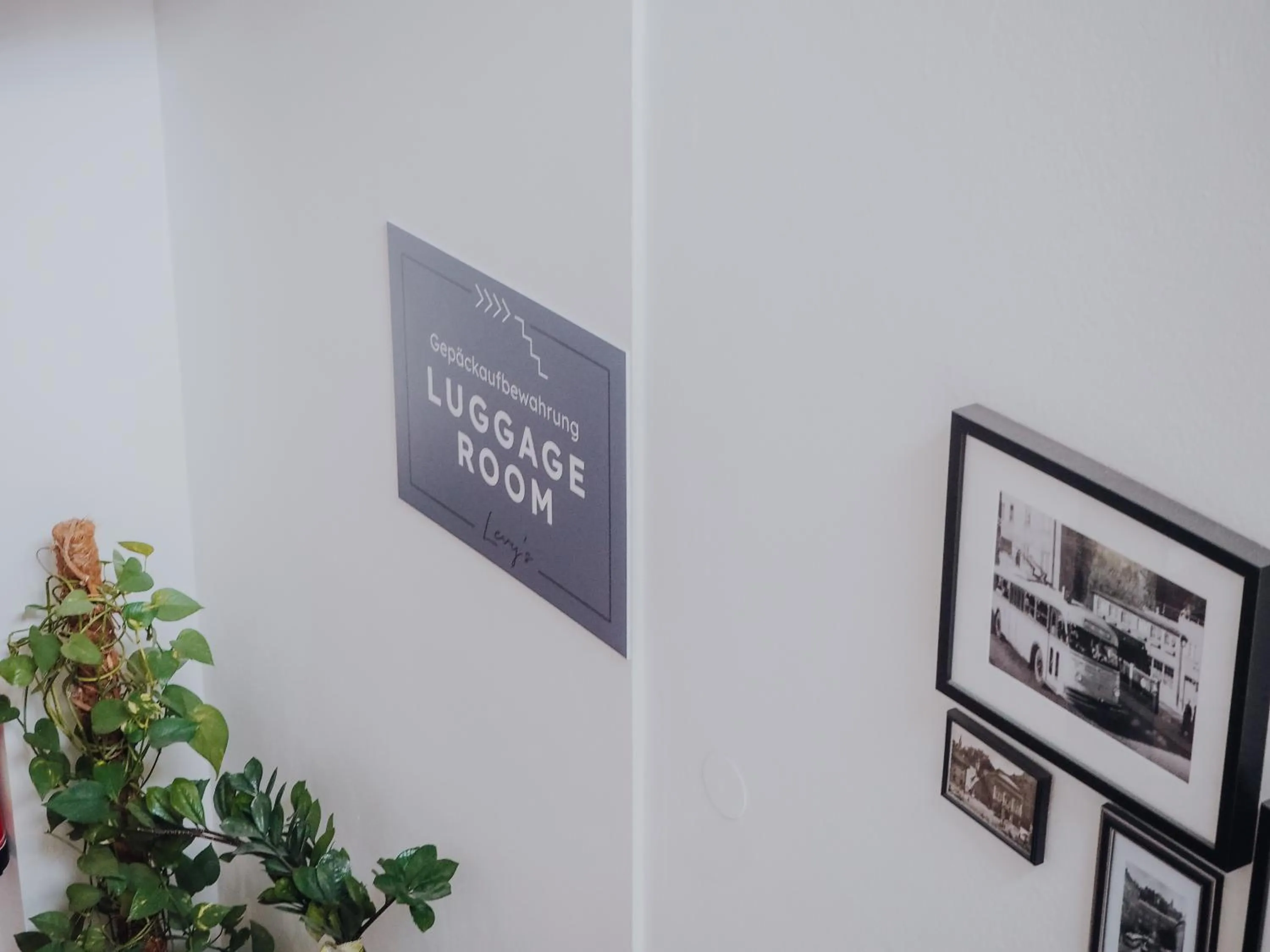 Logo/Certificate/Sign in Levy's Rooms & Breakfast