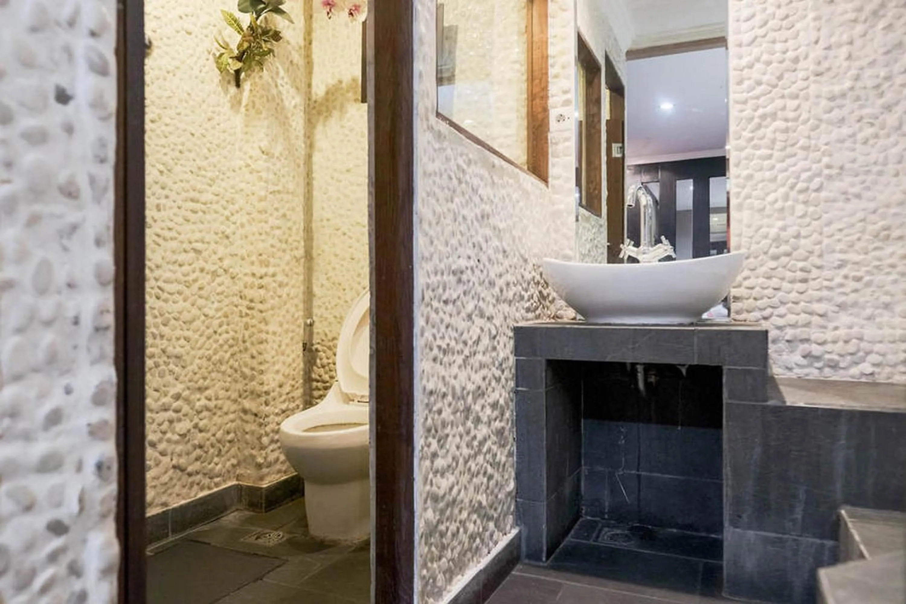 RedDoorz near Waterboom Lippo Cikarang