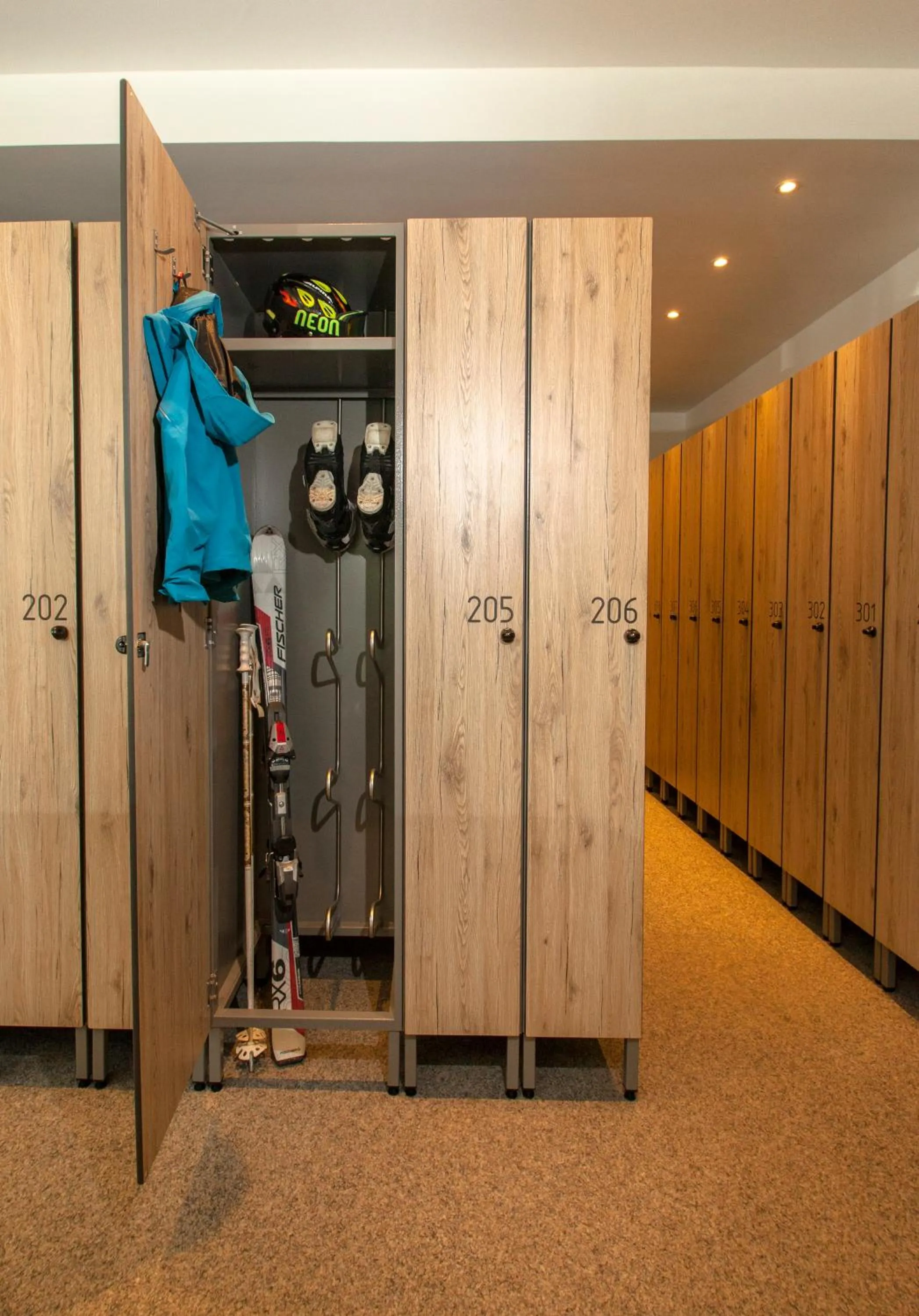 Skiing in Evident Hotel Prägant 4-Superior