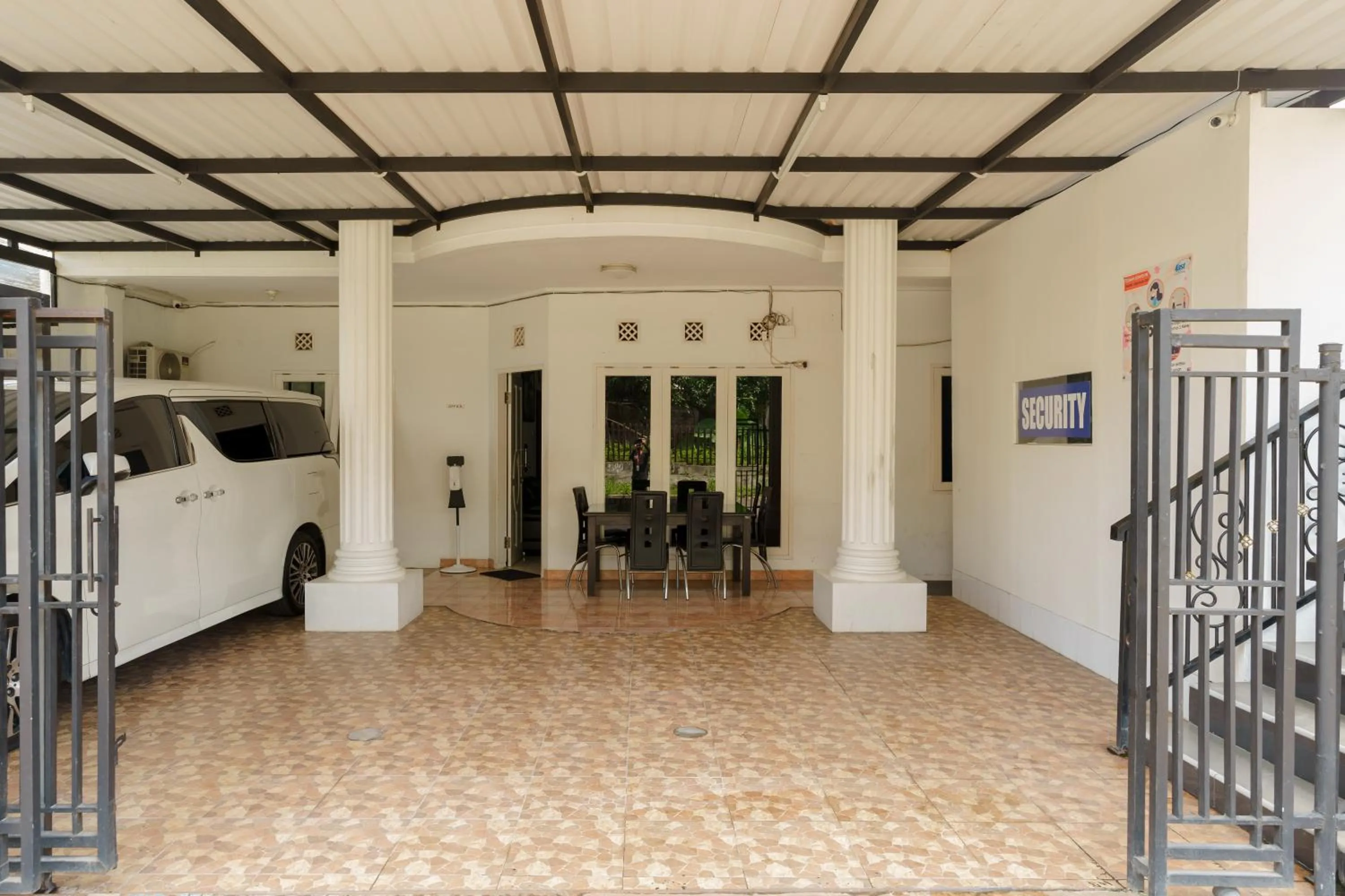 Lobby or reception in Fast Hous Syariah Bogor Mitra RedDoorz