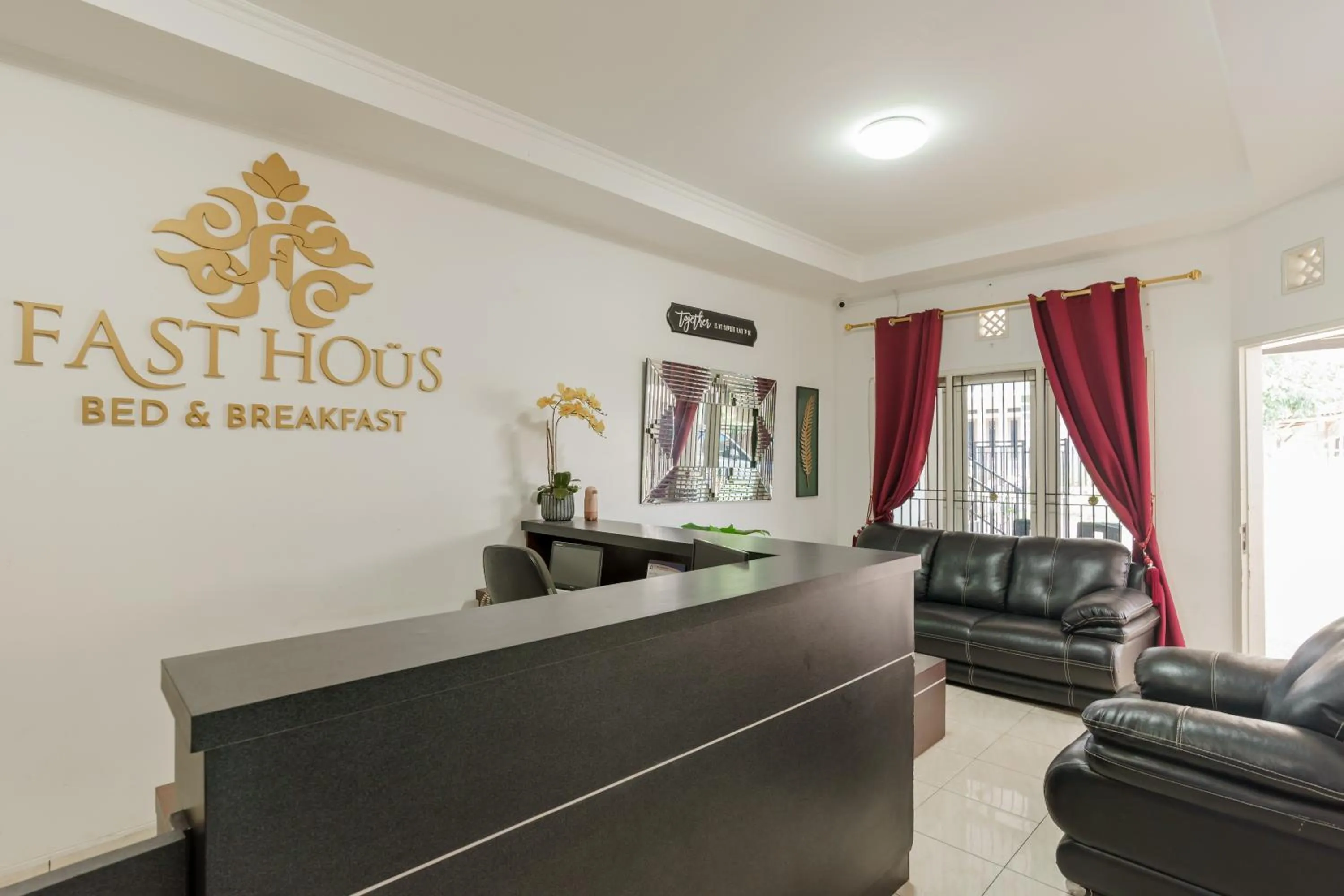 Lobby or reception in Fast Hous Syariah Bogor Mitra RedDoorz