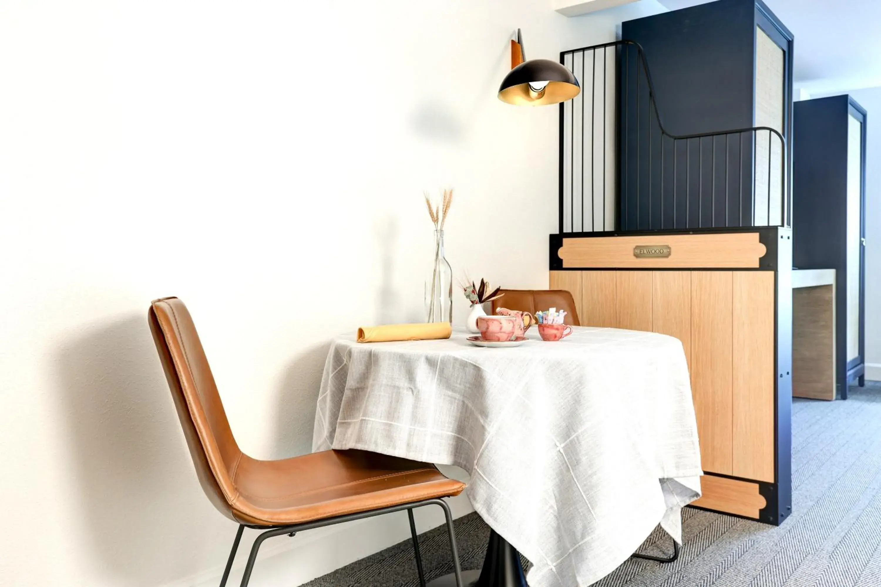 Elwood Premier King in Elwood Hotel & Suites Elwood Premier King in Elwood Hotel & Suites