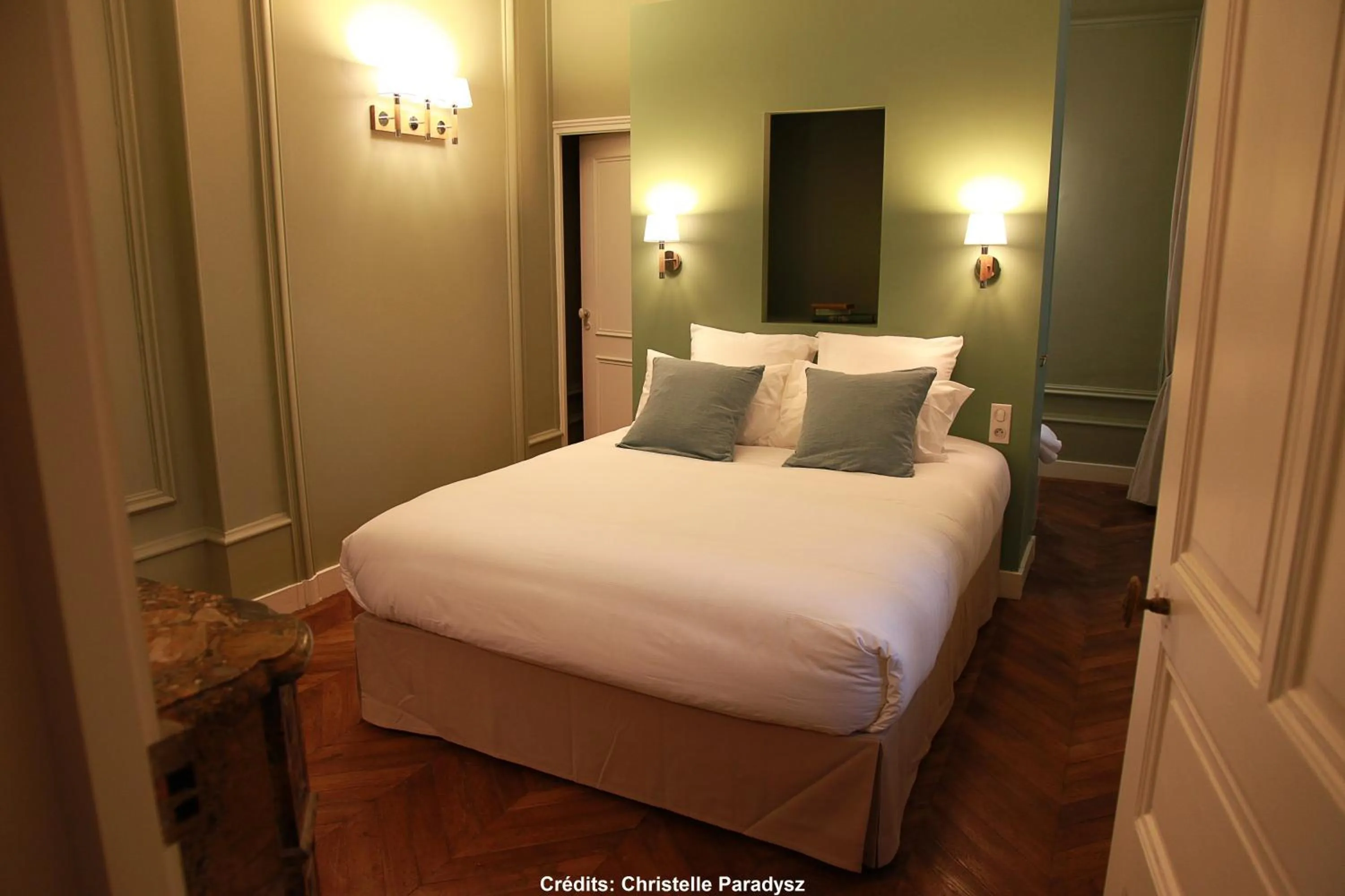 Bed in Hôtel Le Gentleman