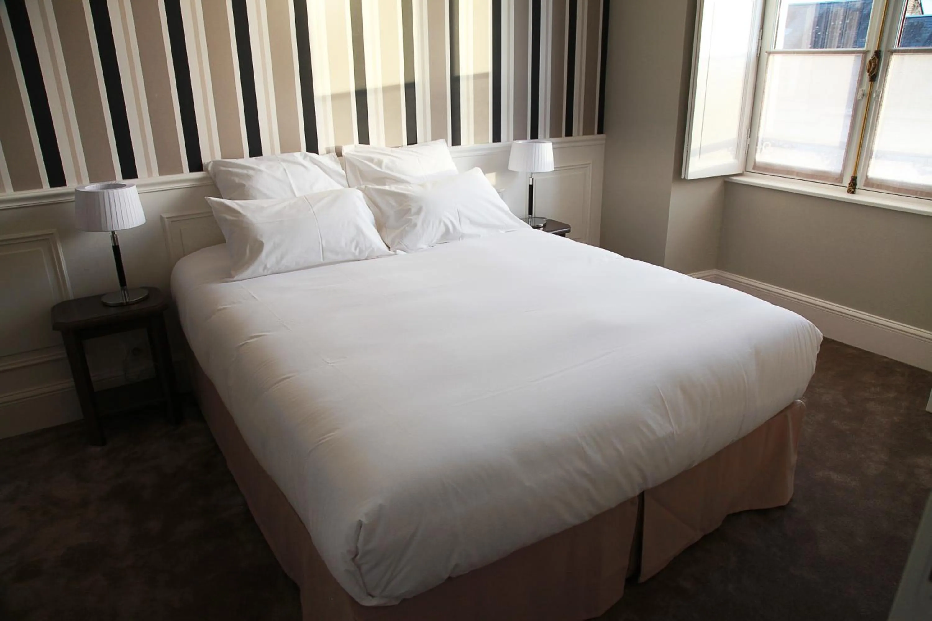 Bed in Hôtel Le Gentleman