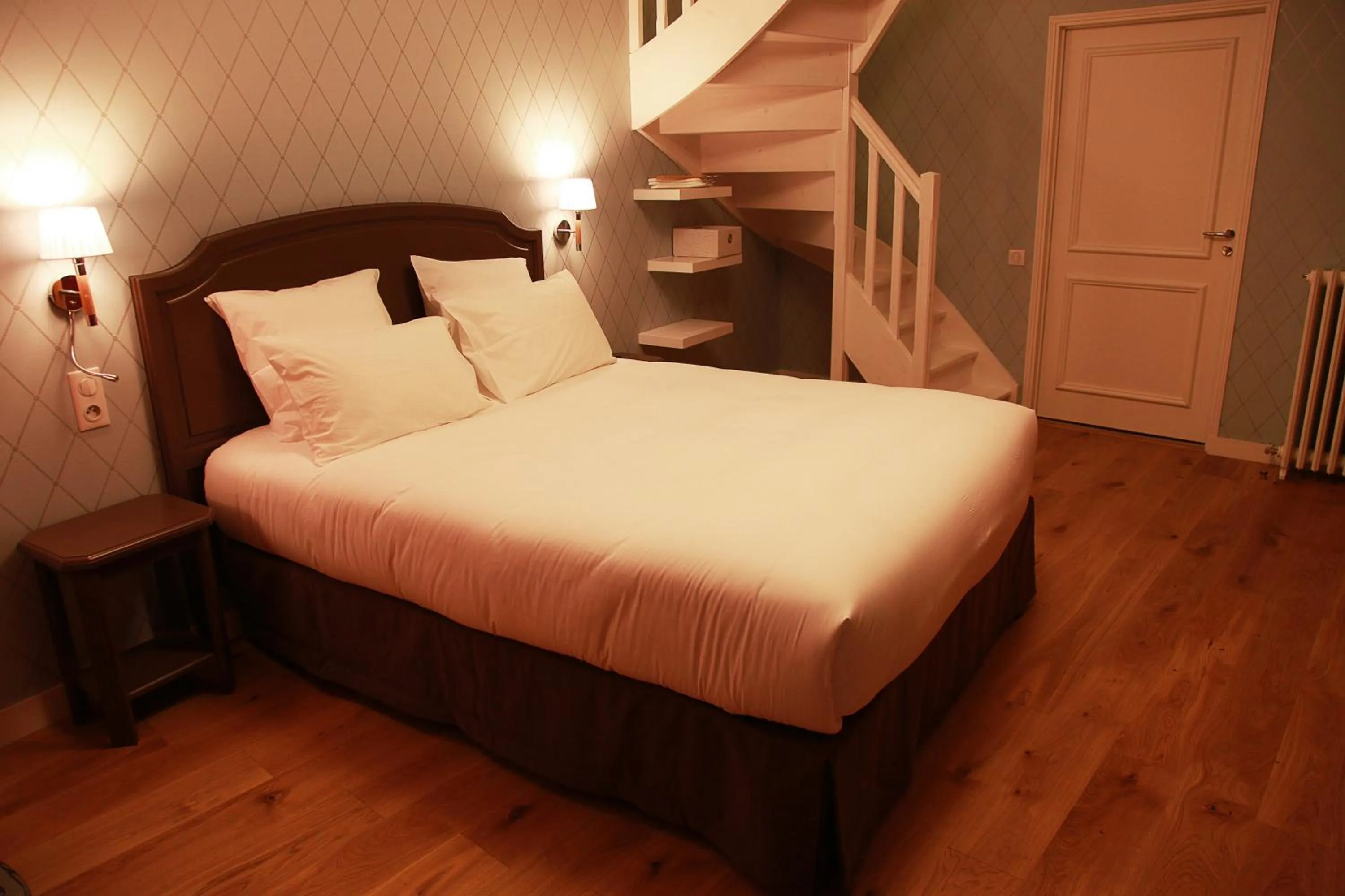 Bedroom, Bed in Hôtel Le Gentleman