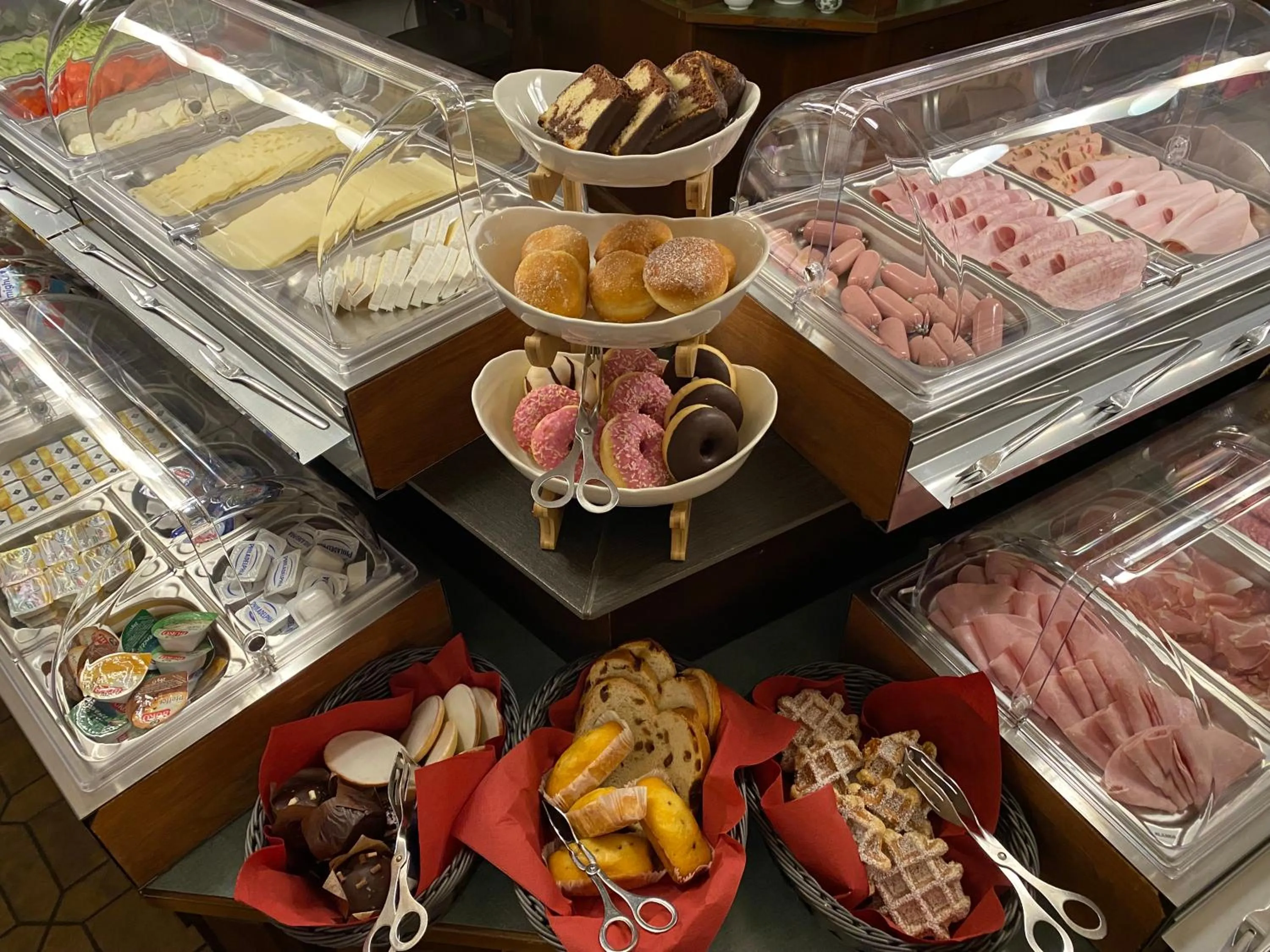 Buffet breakfast in Hotel Altes Winzerhaus