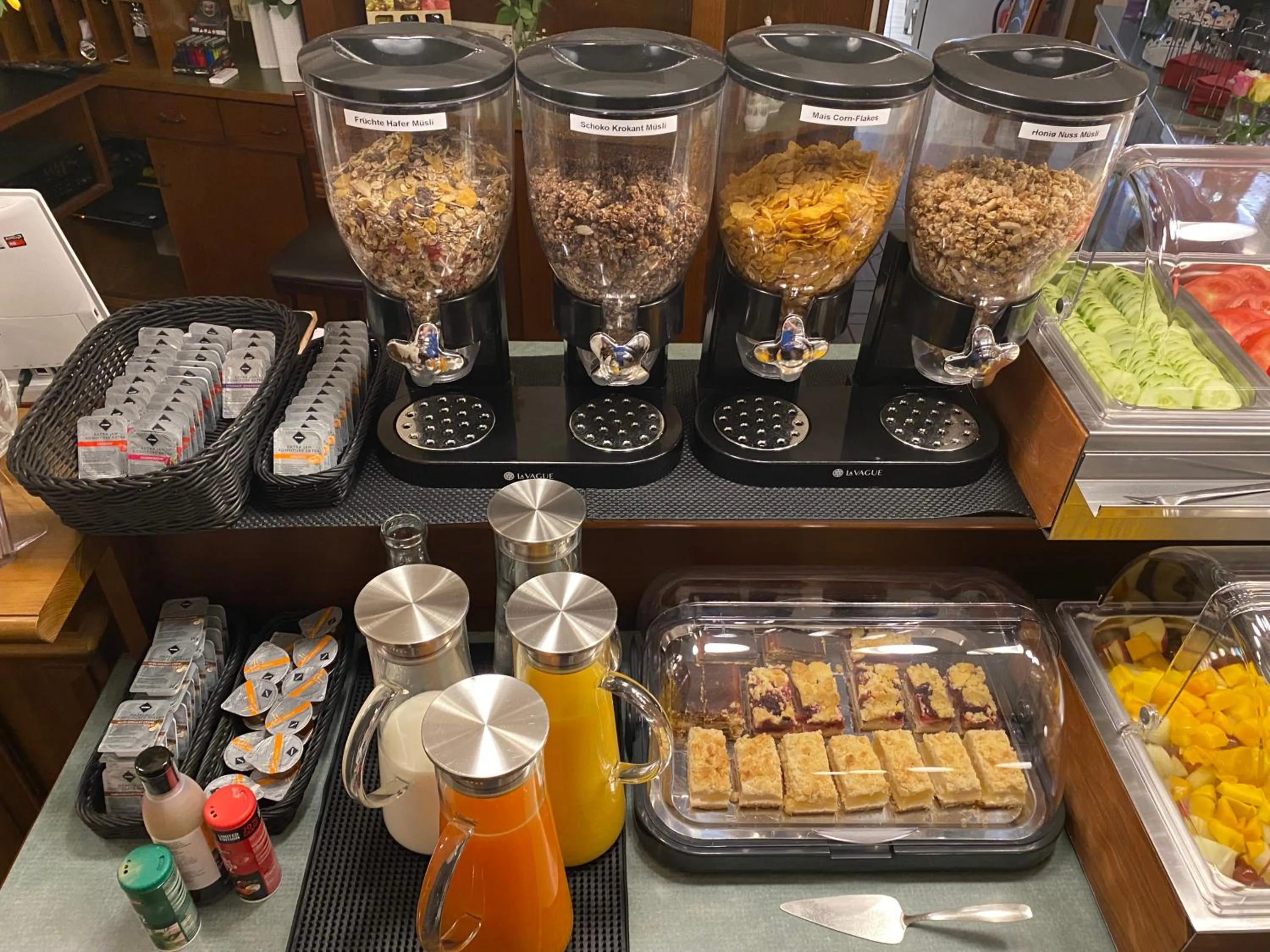 Buffet breakfast in Hotel Altes Winzerhaus