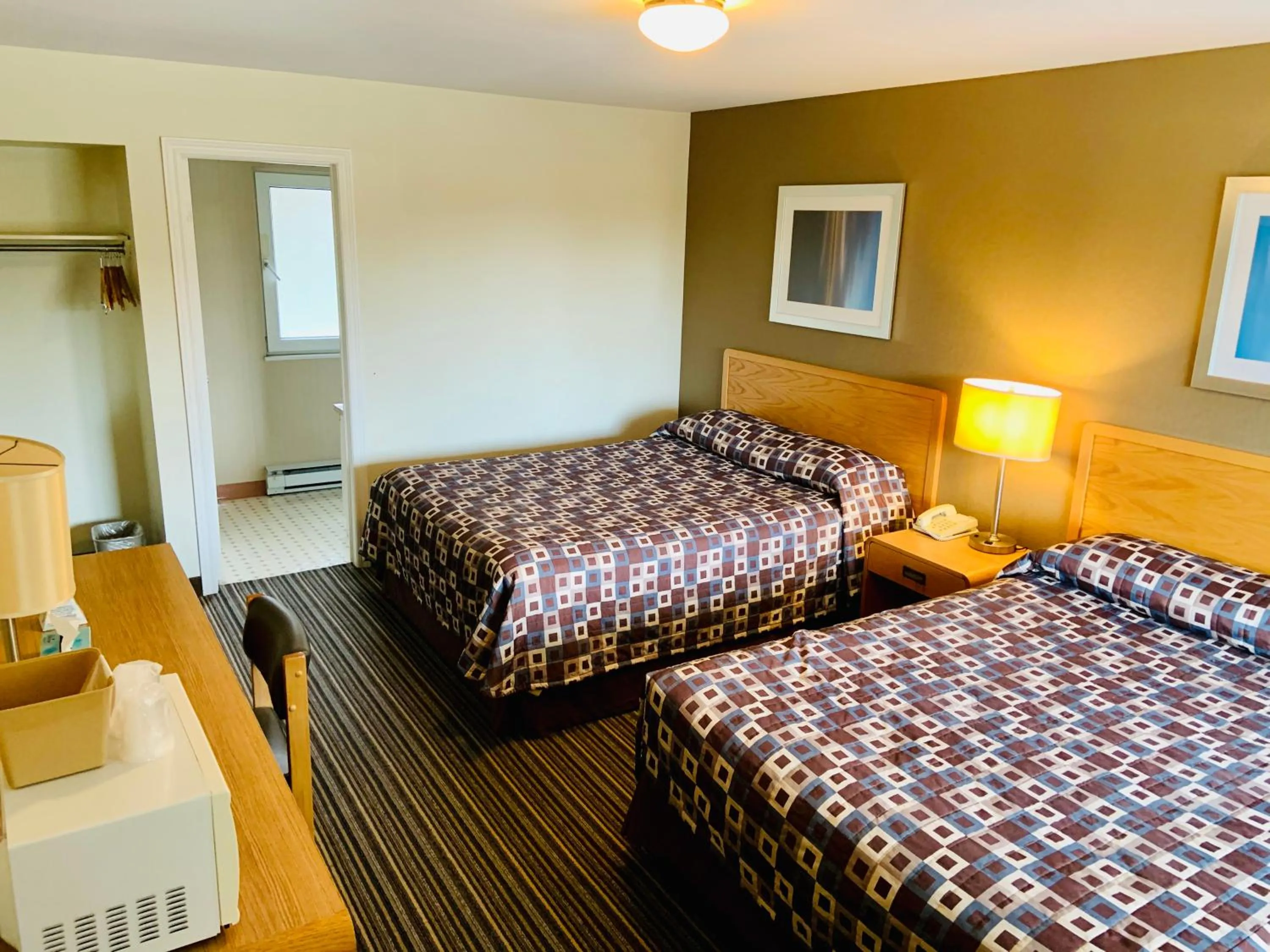 Bed in Green Acres Motel