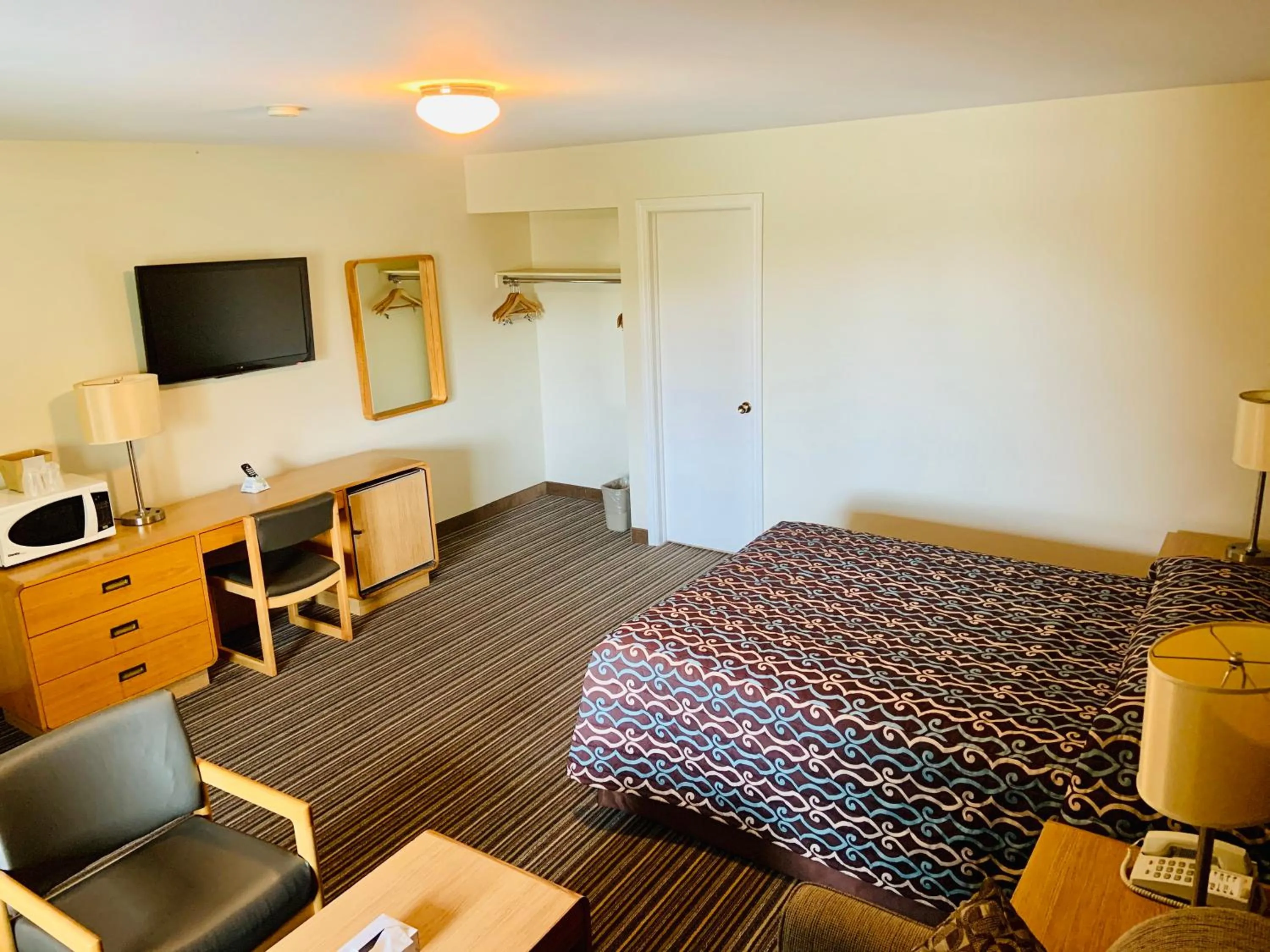 Bed in Green Acres Motel