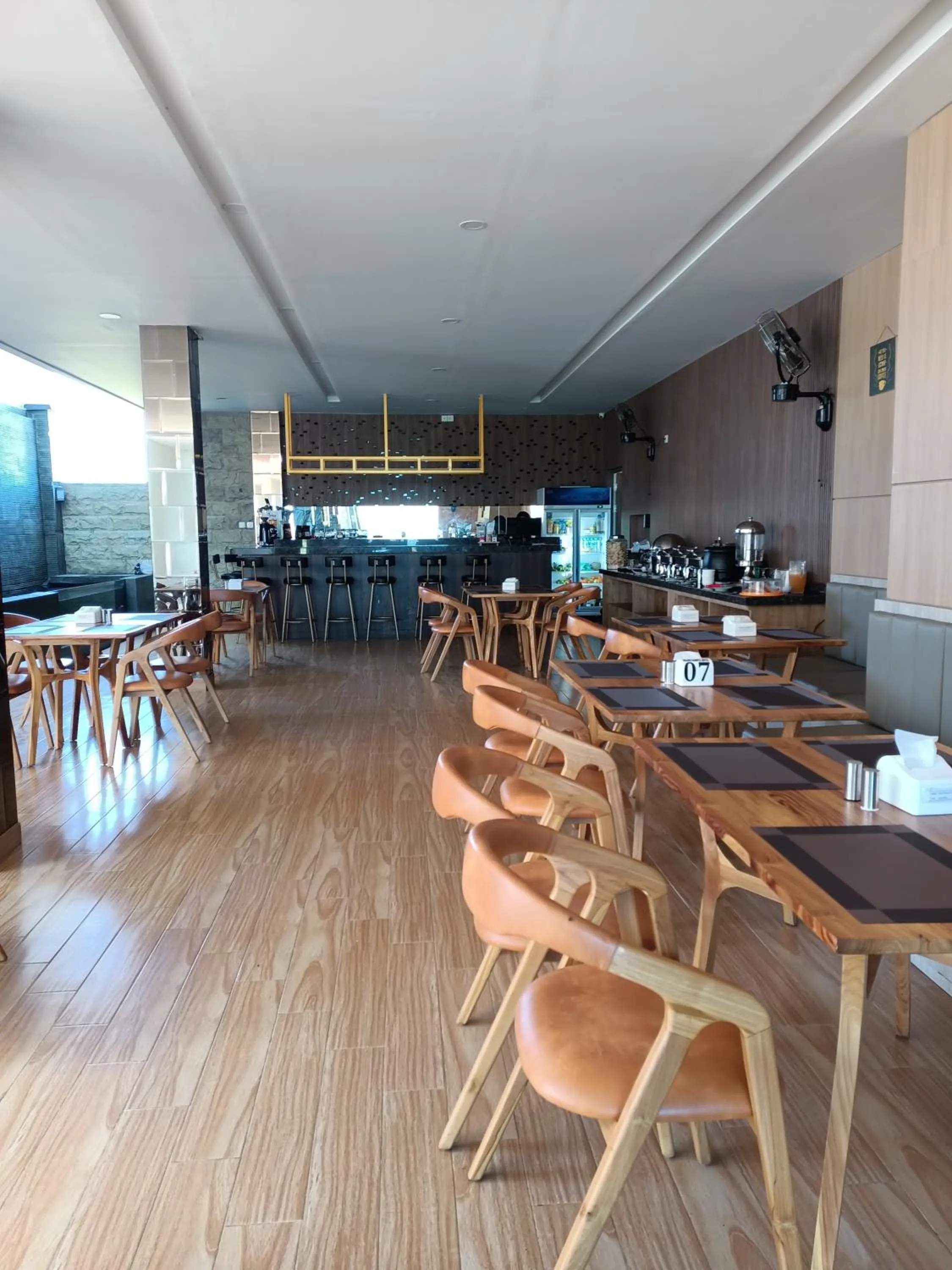 Restaurant/places to eat in Grand Samota Hotel