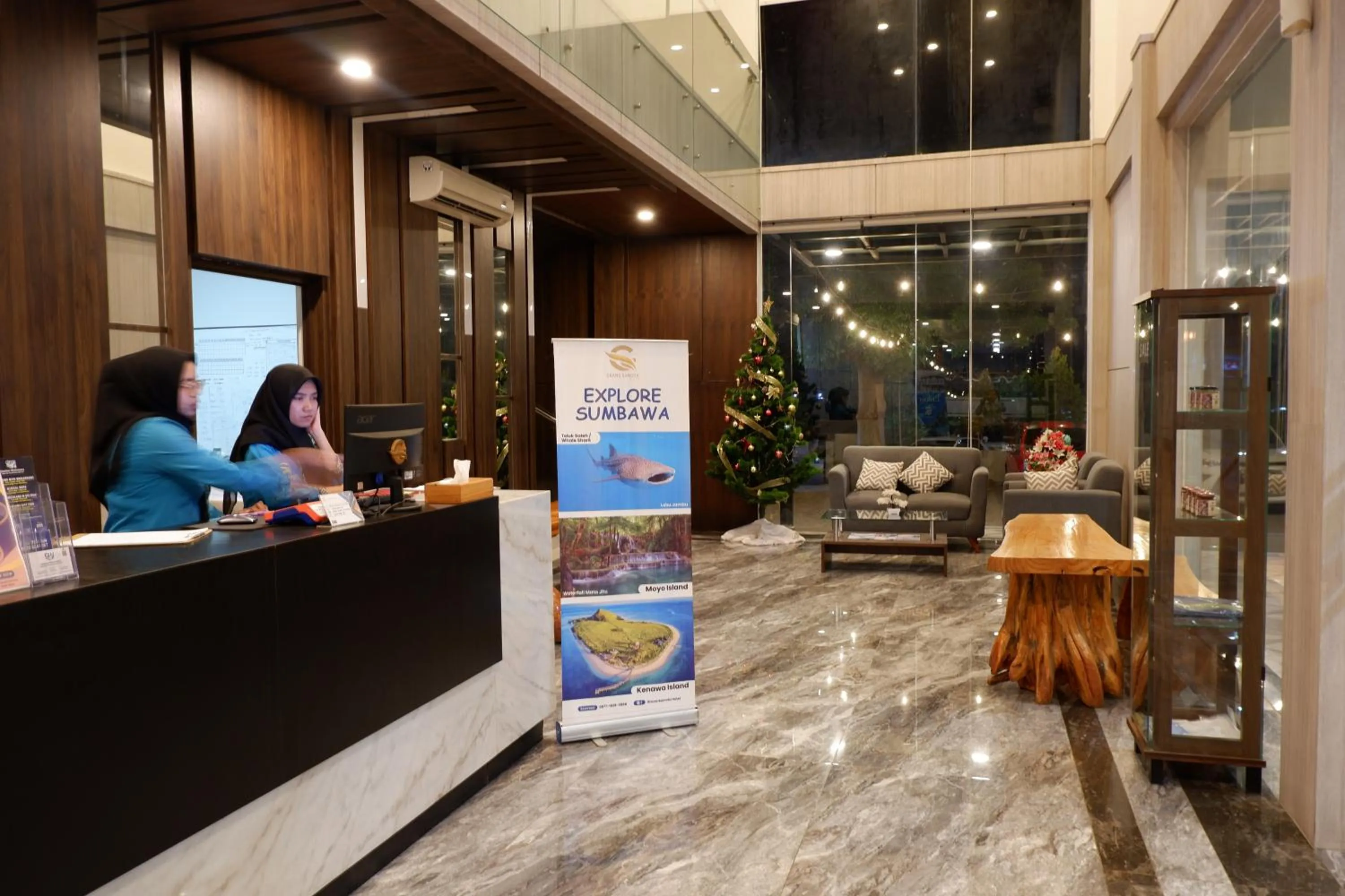 Lobby or reception in Grand Samota Hotel