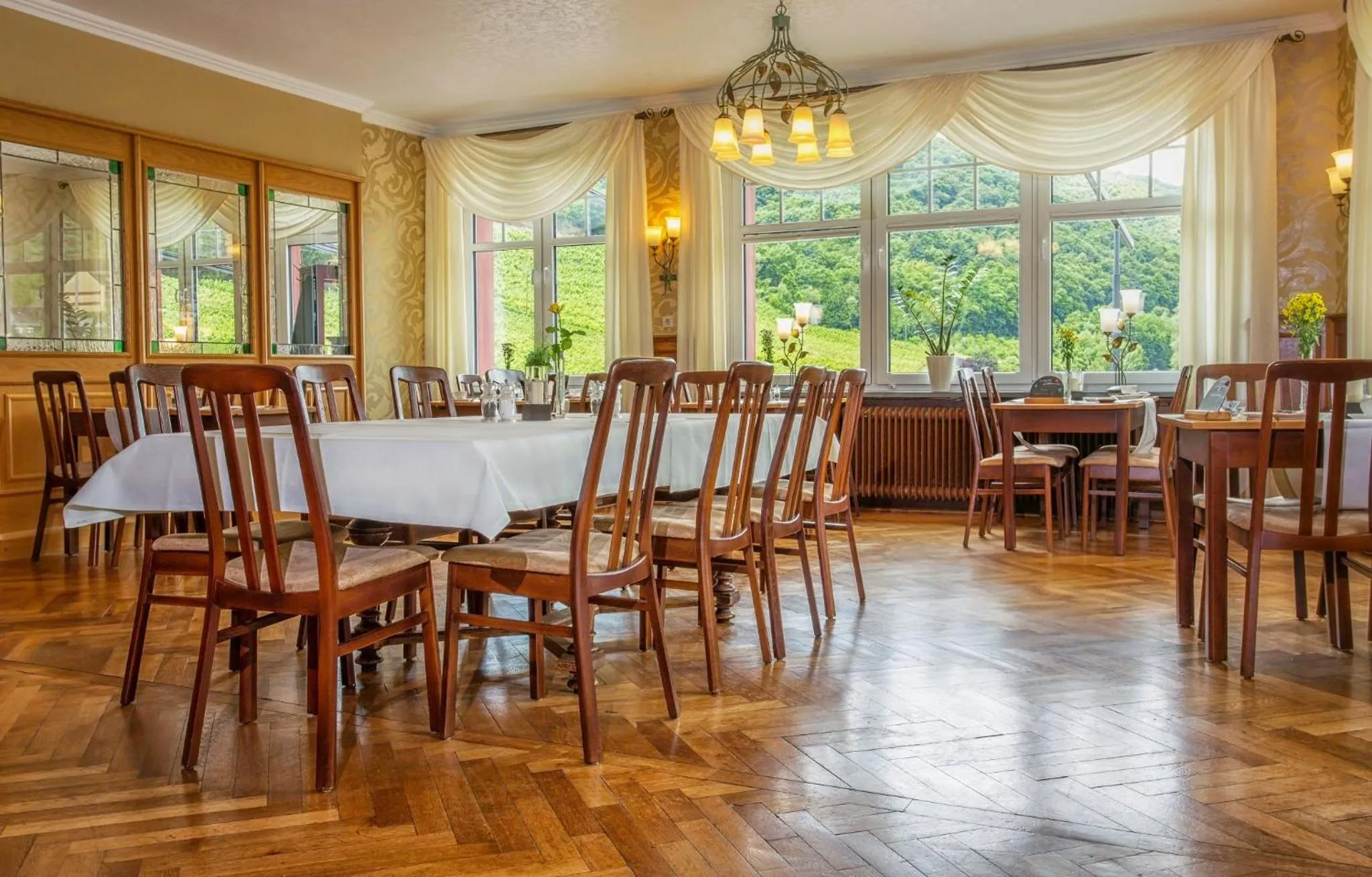 Restaurant/places to eat in Hotel Filla Andre