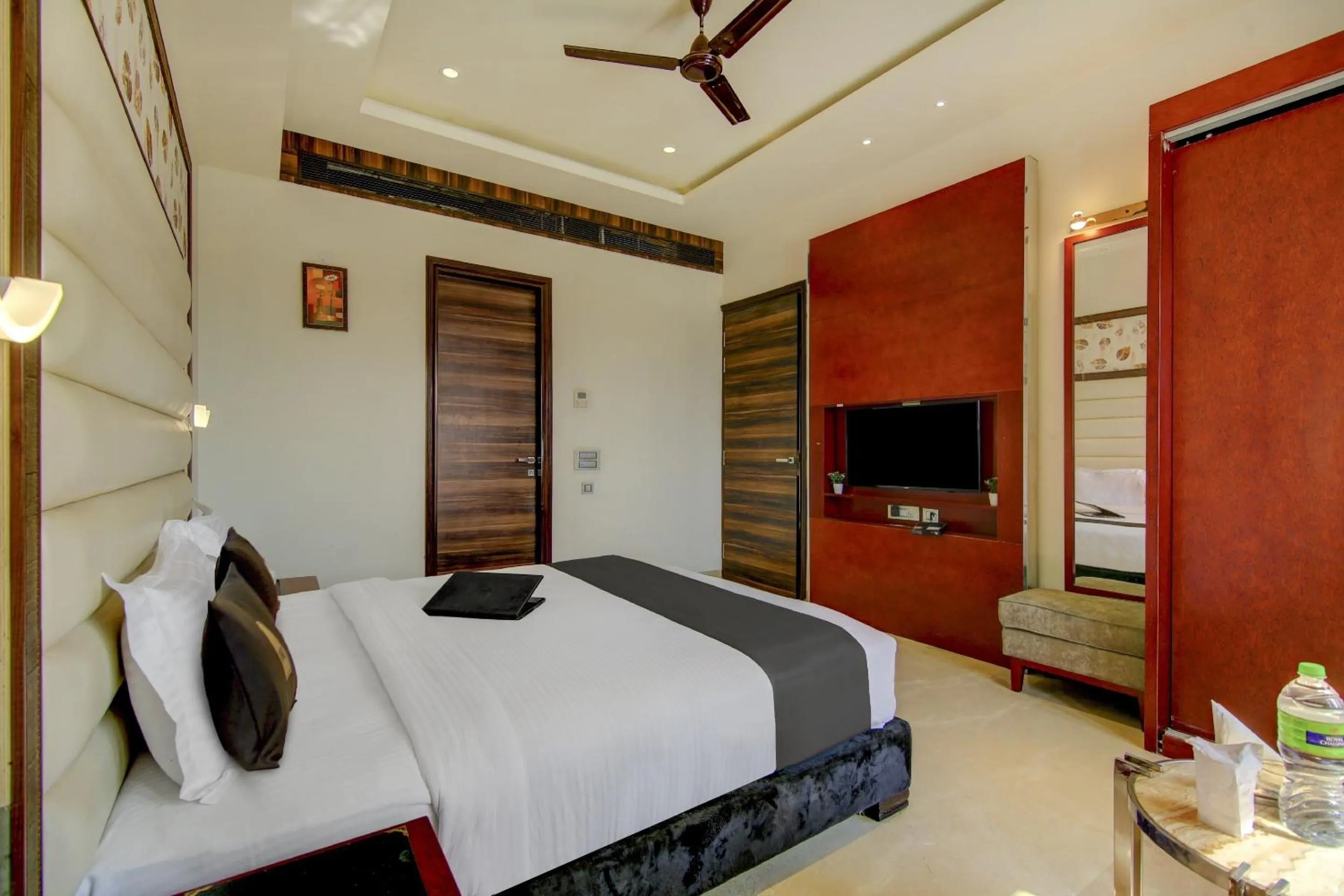 Lobby or reception, Bed in Super Townhouse OAK Hotel C Pearls