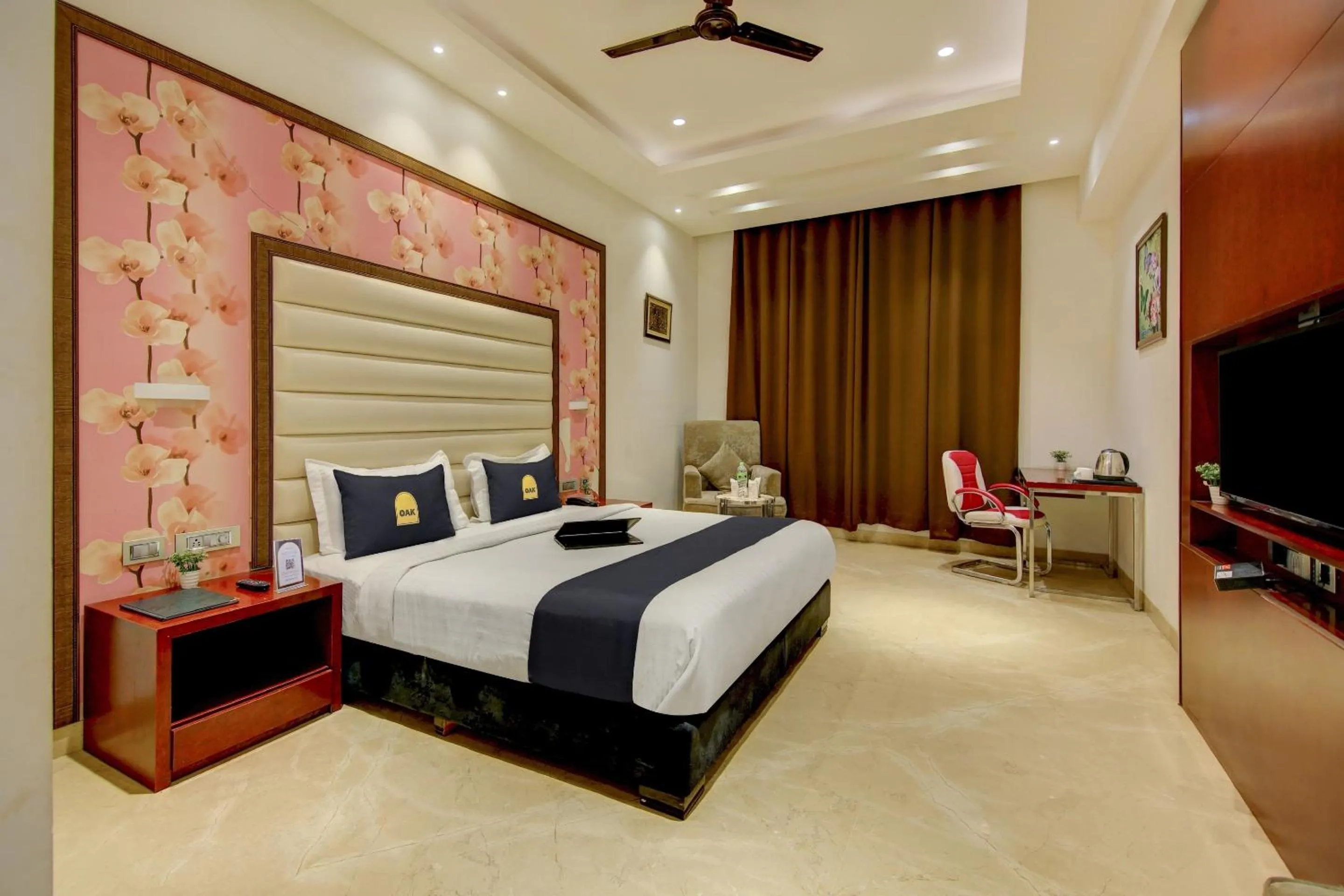 Lobby or reception, Bed in Super Townhouse OAK Hotel C Pearls