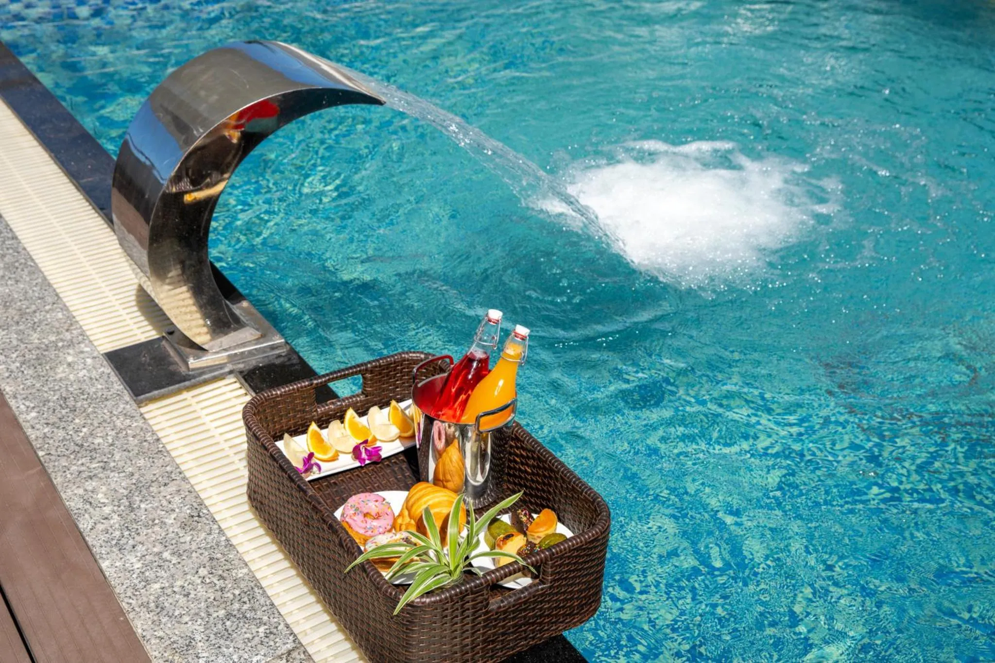 Swimming pool in Lamanga Hotel & Suites