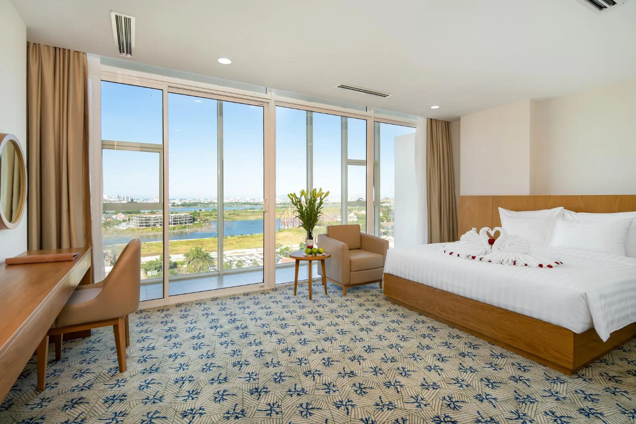 Photo of the whole room, Bed in Lamanga Hotel & Suites