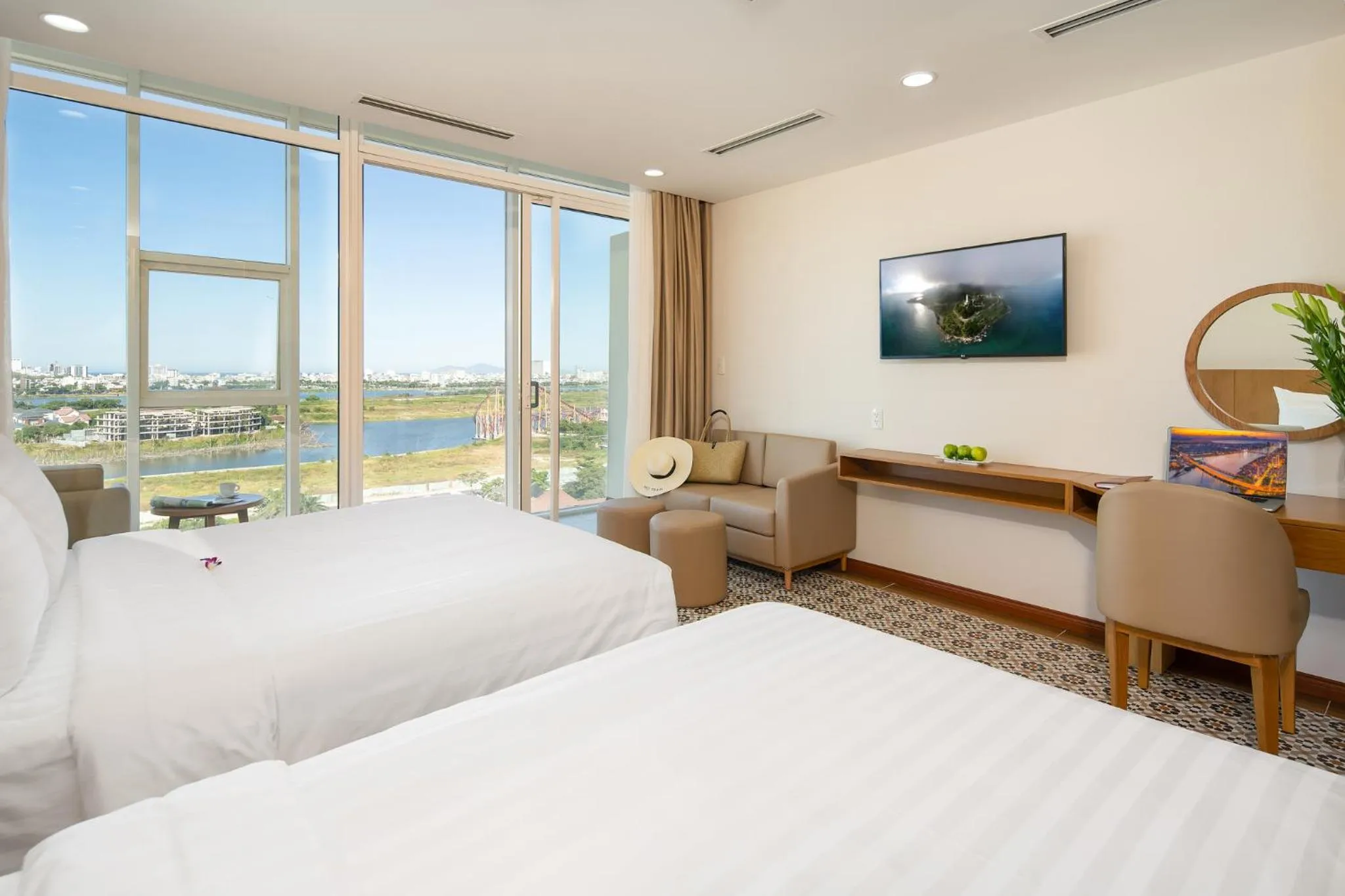 Photo of the whole room, Bed in Lamanga Hotel & Suites