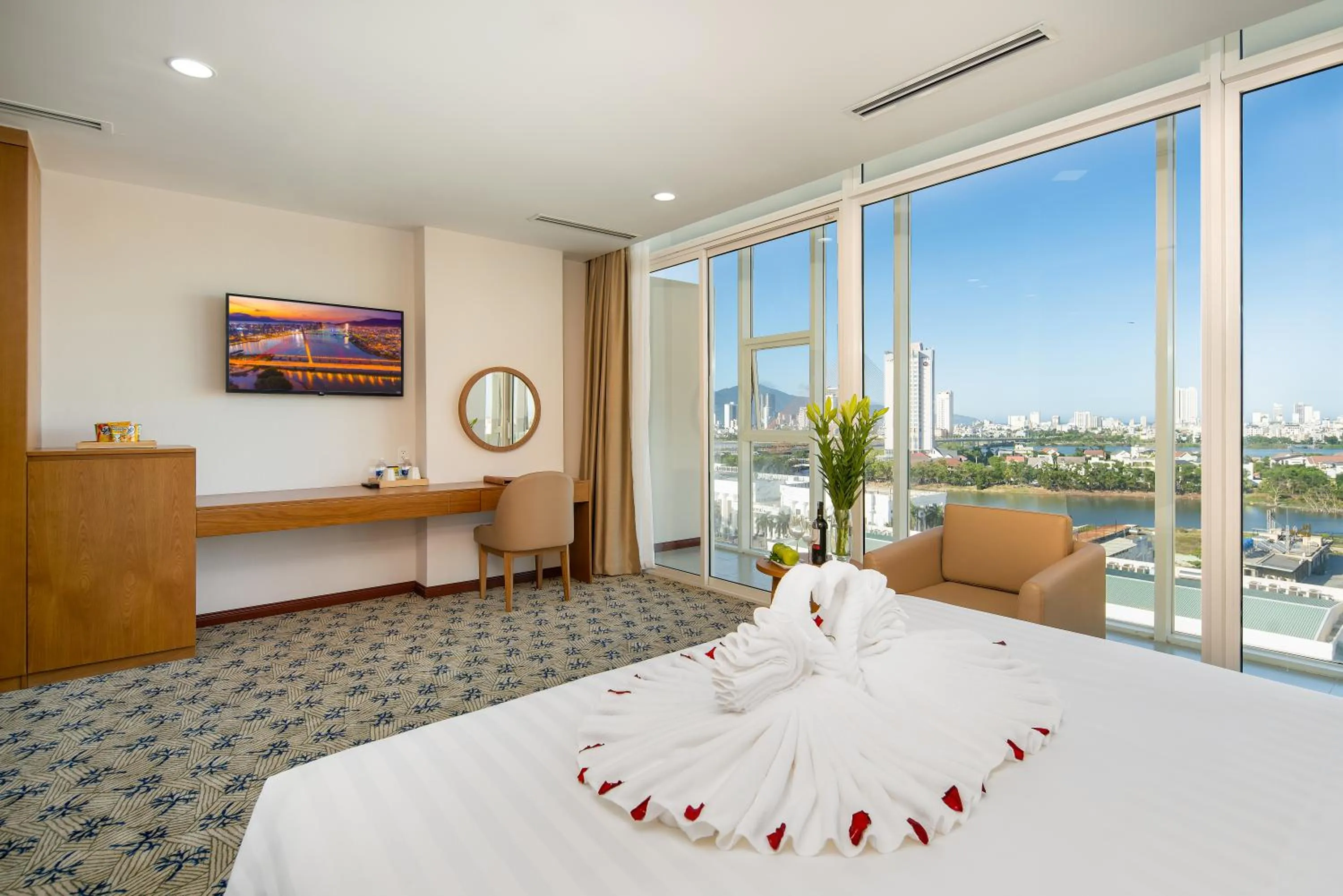 Swimming pool, Bed in Lamanga Hotel & Suites