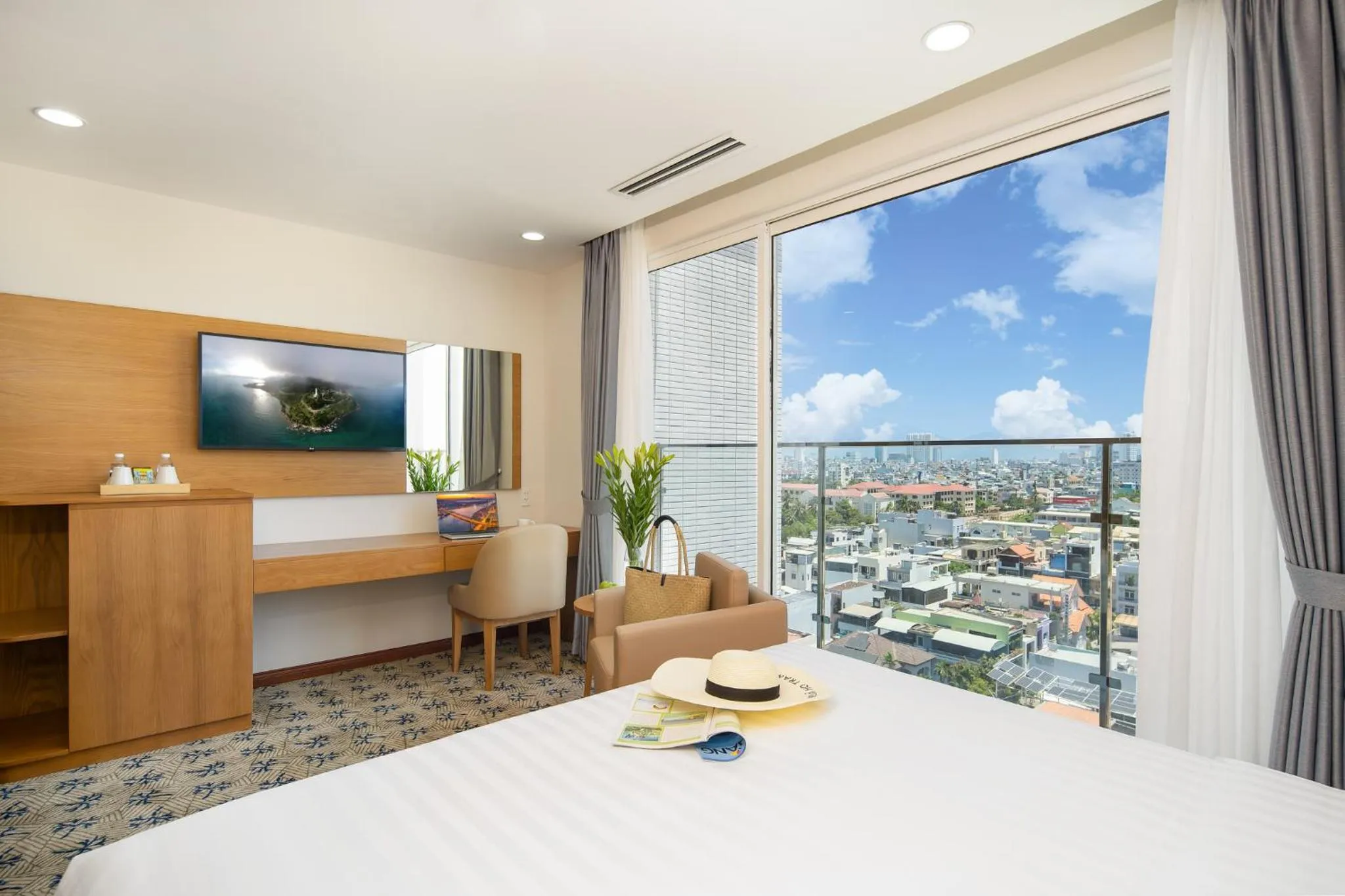 City view, Bed in Lamanga Hotel & Suites