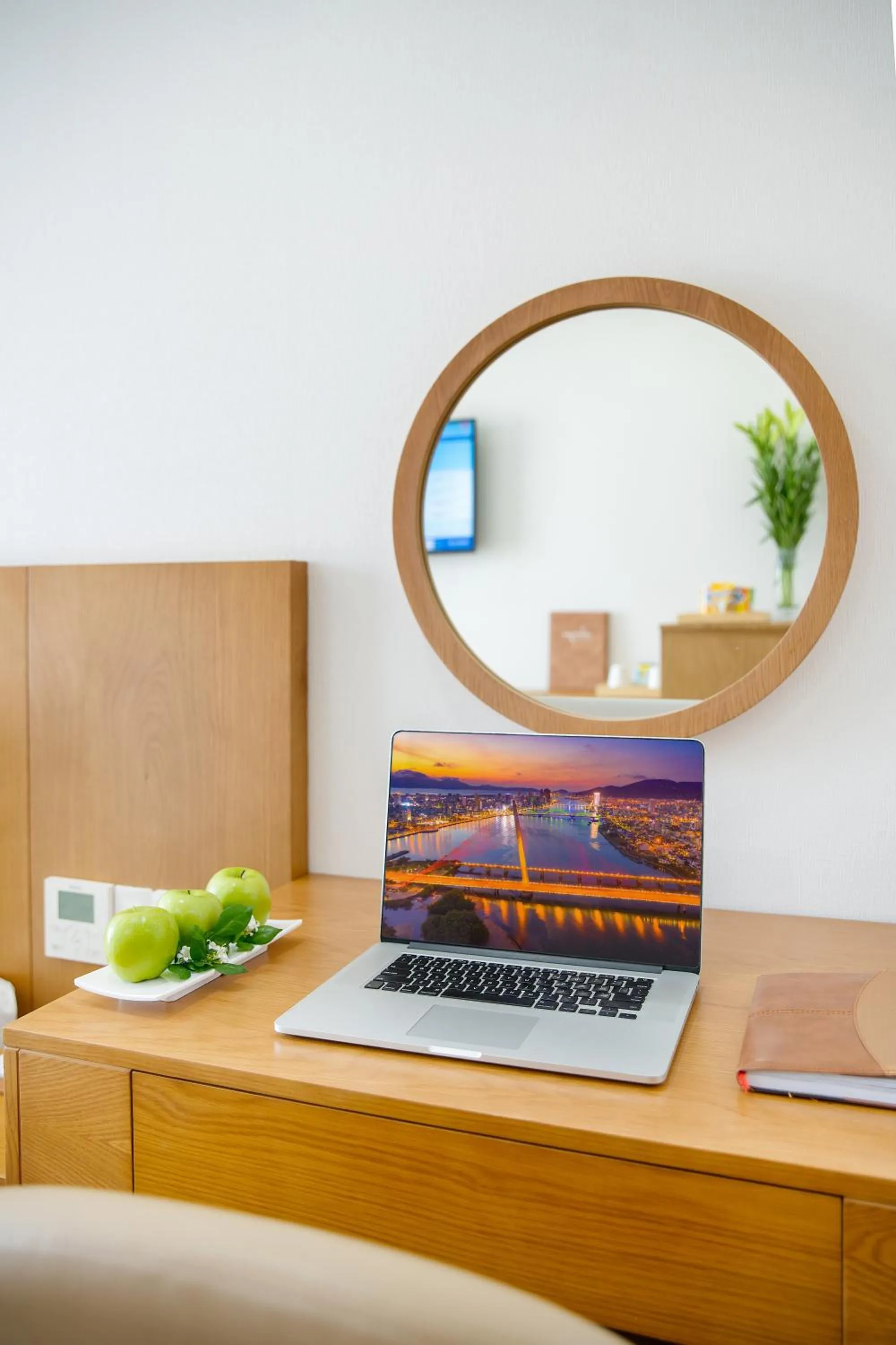 Communal lounge/ TV room in Lamanga Hotel & Suites