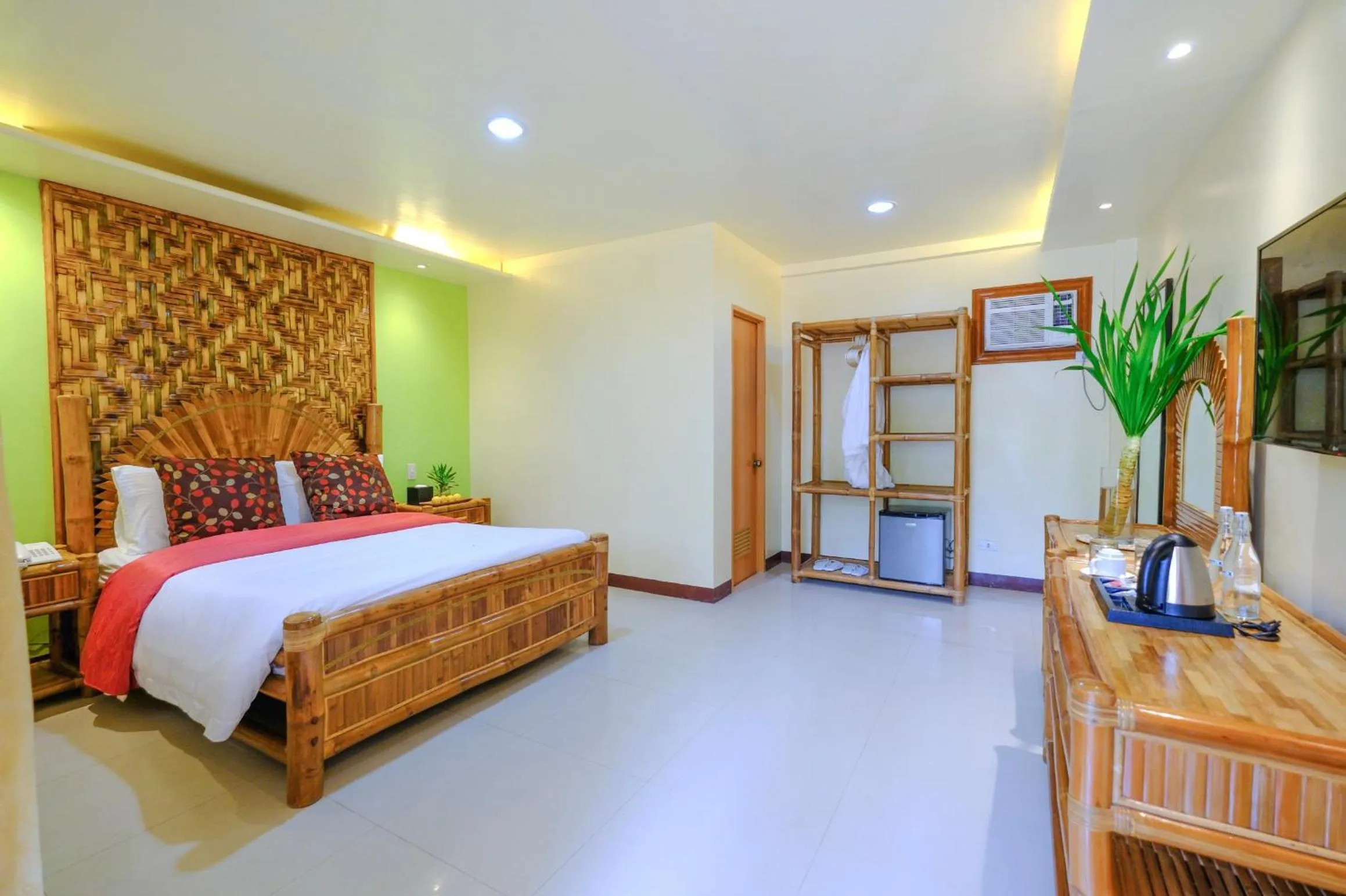 Bed in Malapascua Exotic Island Dive Resort