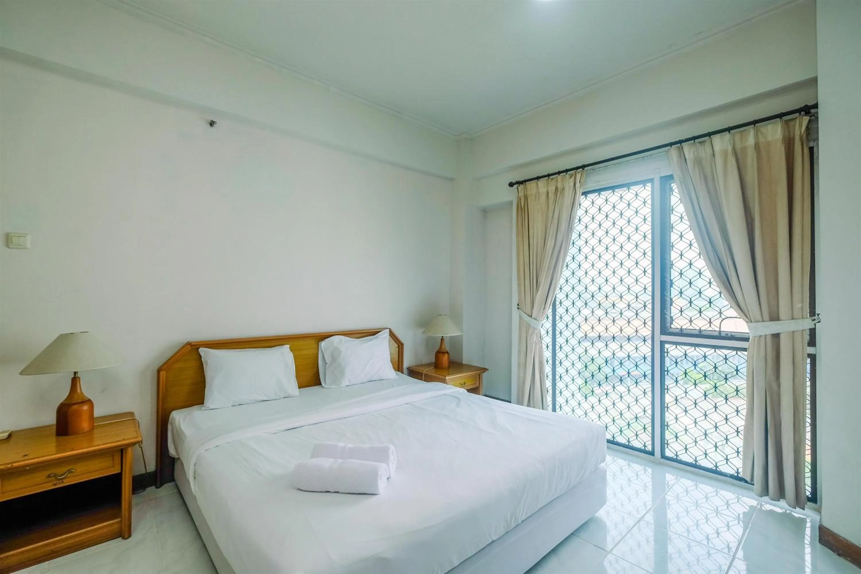 Spacious and Strategic 3BR Kondominium Juanda Apartment By Travelio