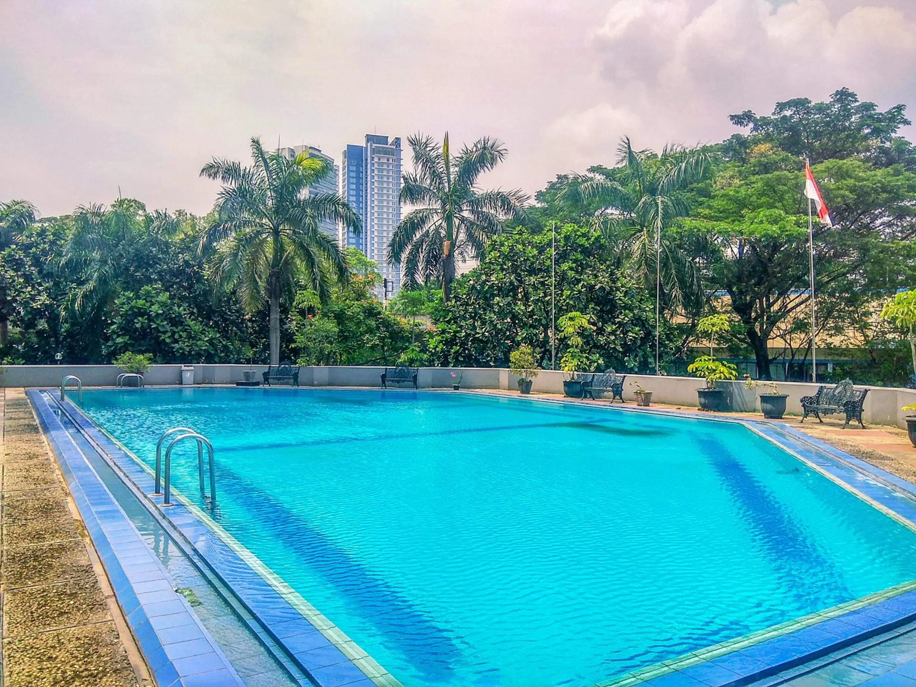 Spacious and Strategic 3BR Kondominium Juanda Apartment By Travelio