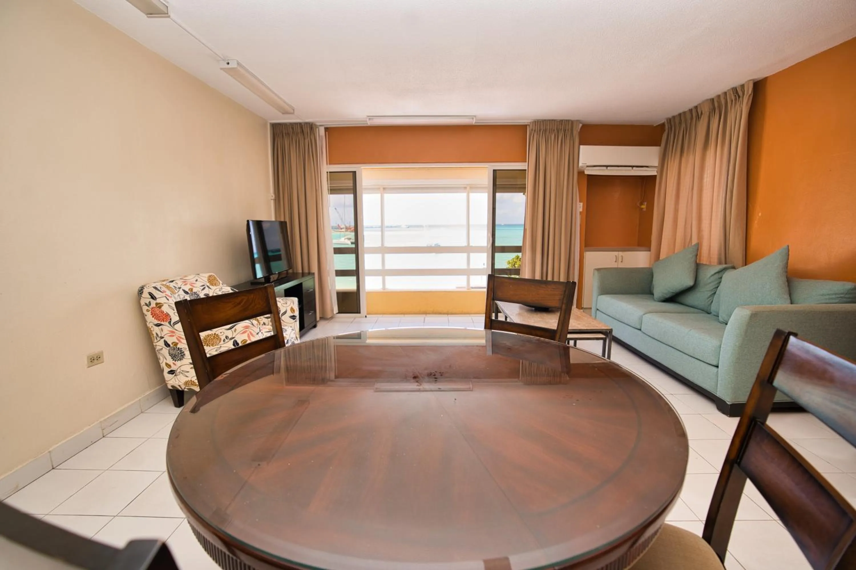 Living room in Horizon View Beach Hotel