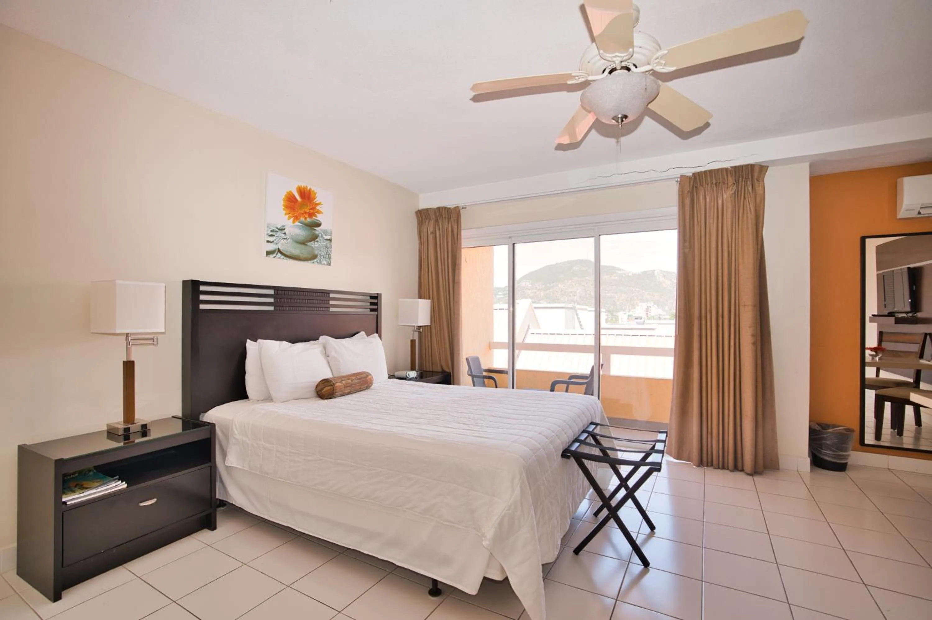 Photo of the whole room, Bed in Horizon View Beach Hotel