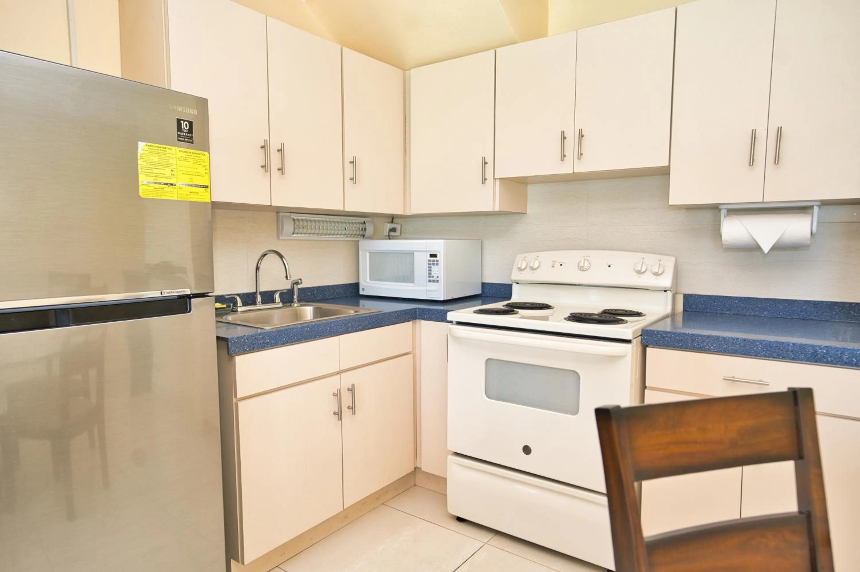 Kitchen or kitchenette in Horizon View Beach Hotel