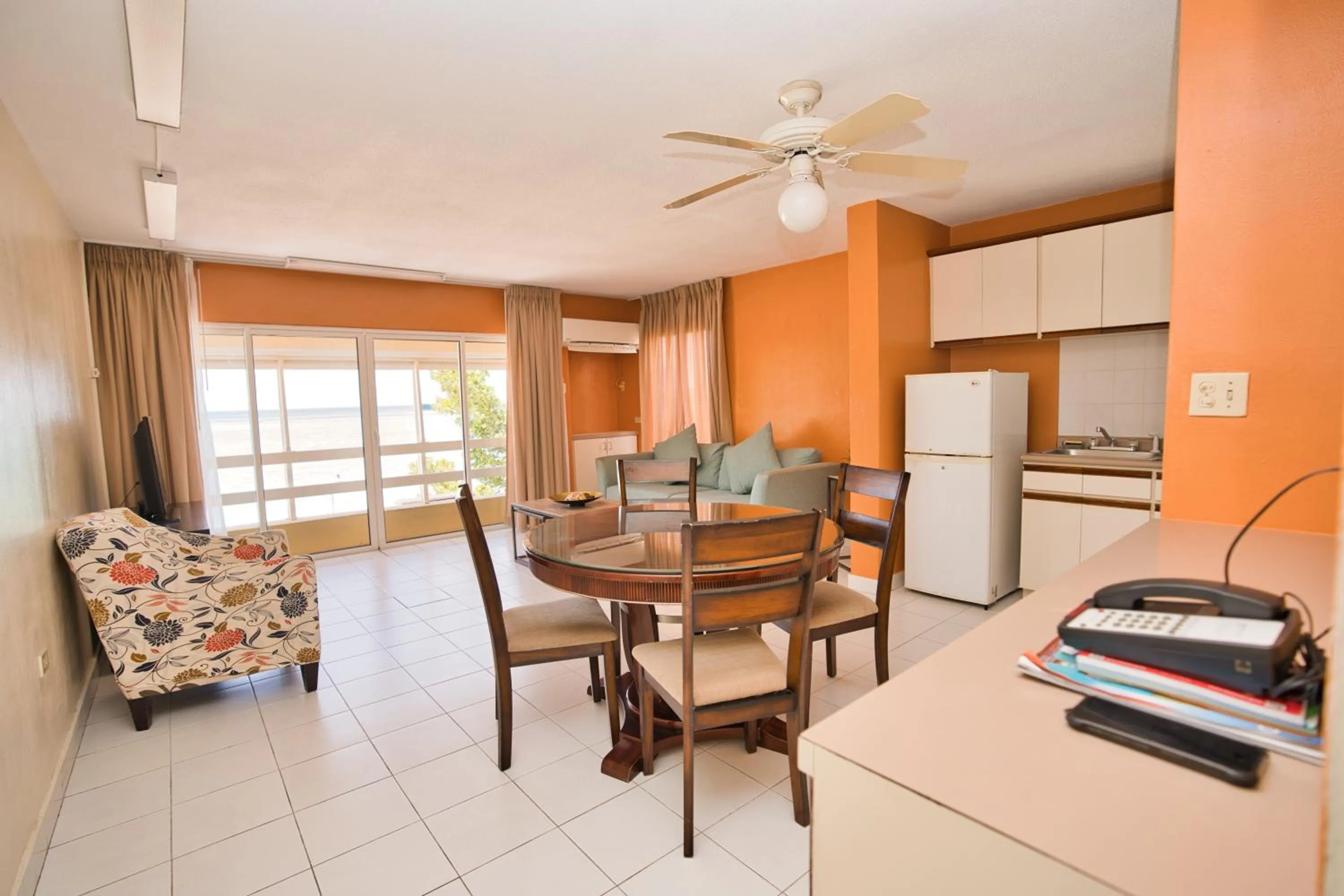 Living room in Horizon View Beach Hotel