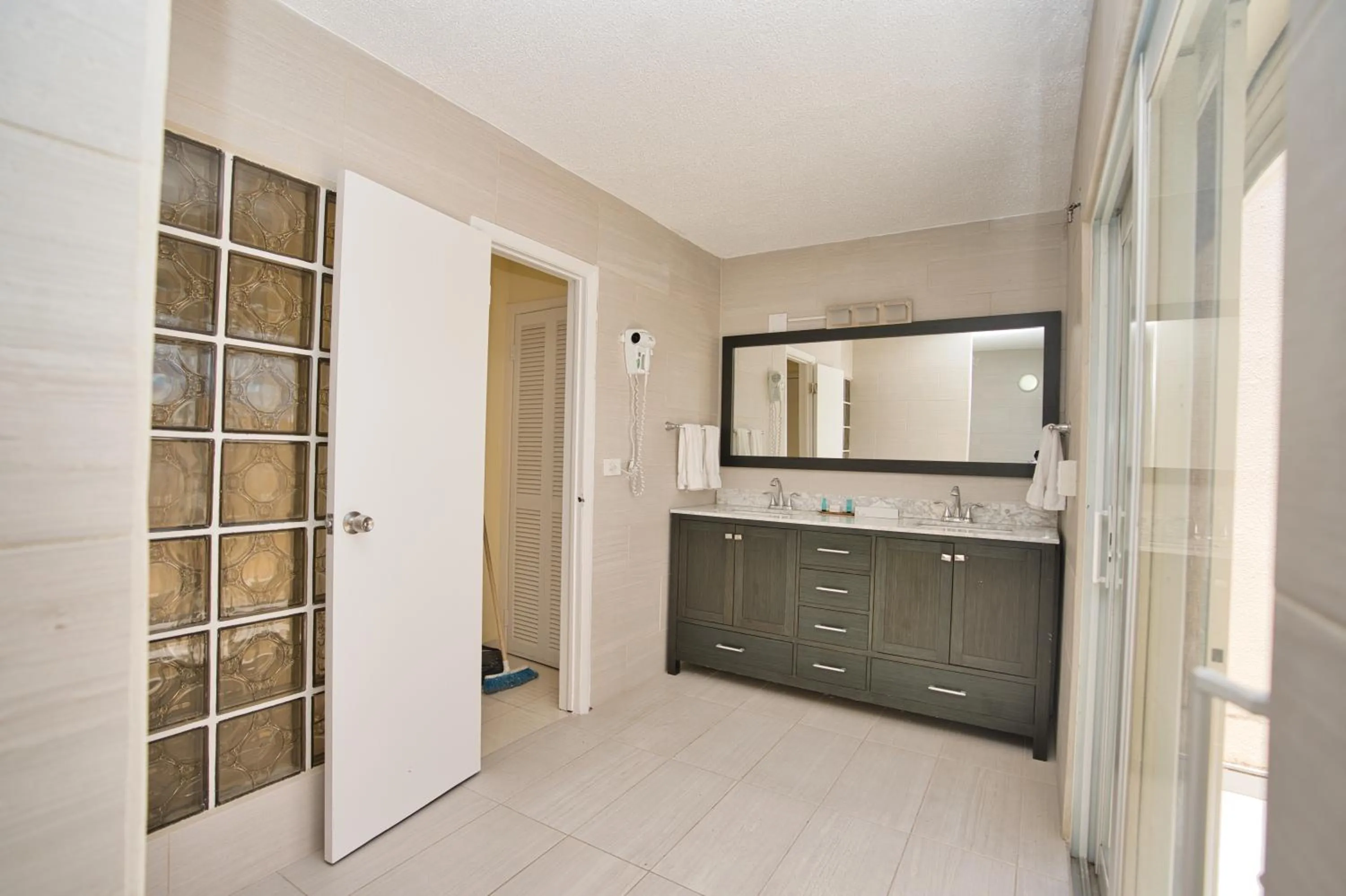 Bathroom in Horizon View Beach Hotel