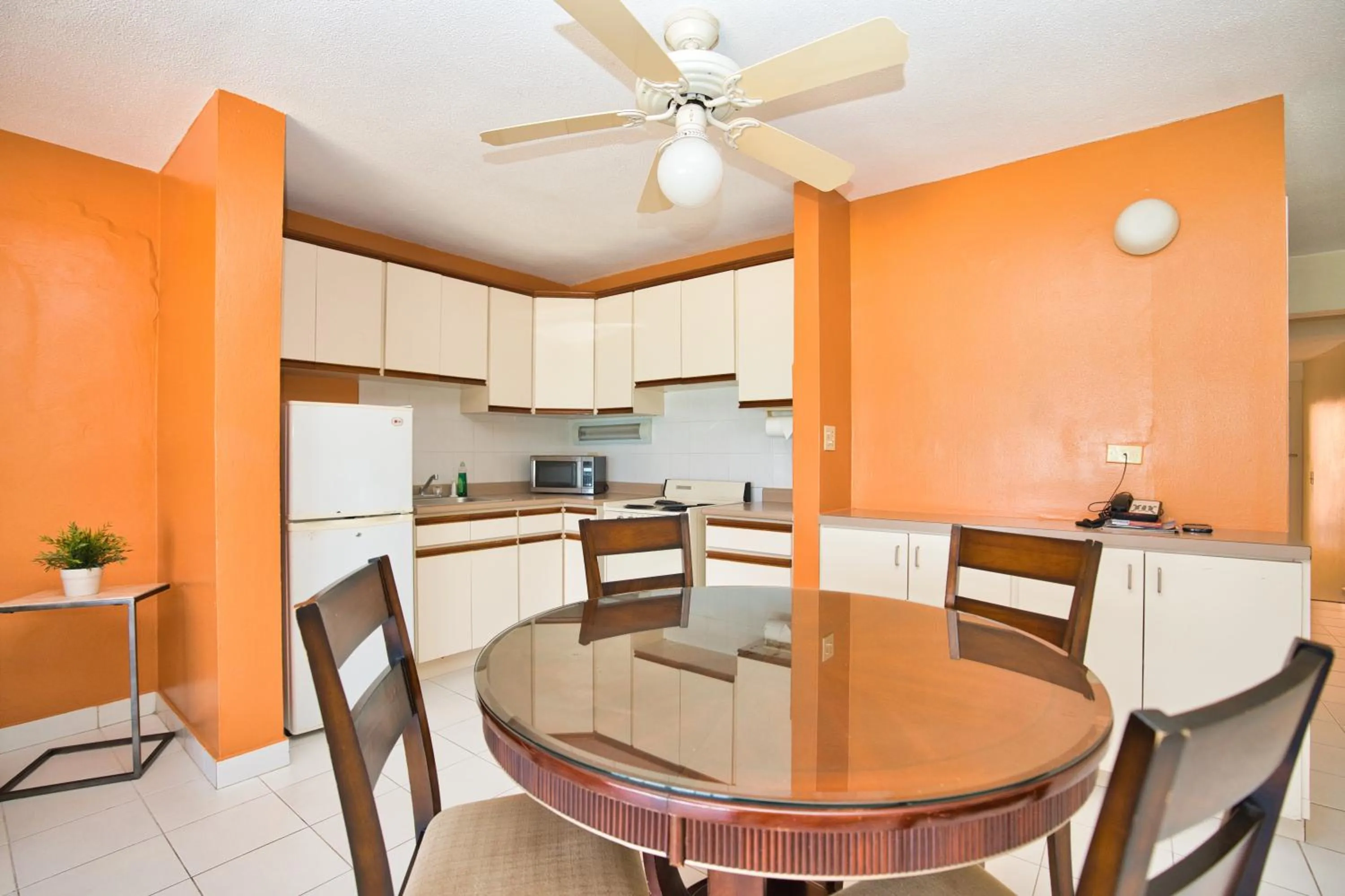 Kitchen or kitchenette in Horizon View Beach Hotel