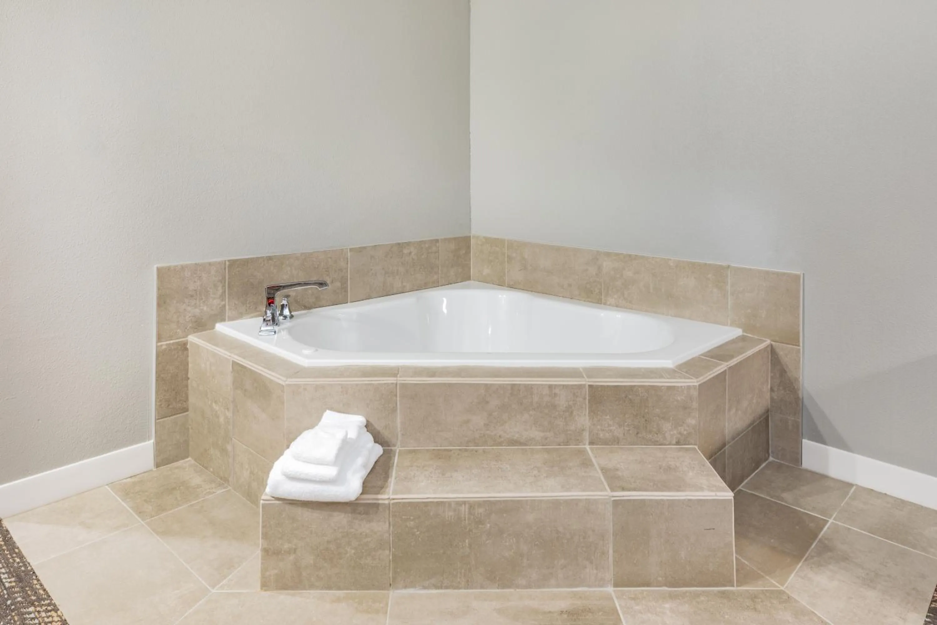 Hot Tub in Hawthorn Extended Stay by Wyndham Oklahoma City Airport