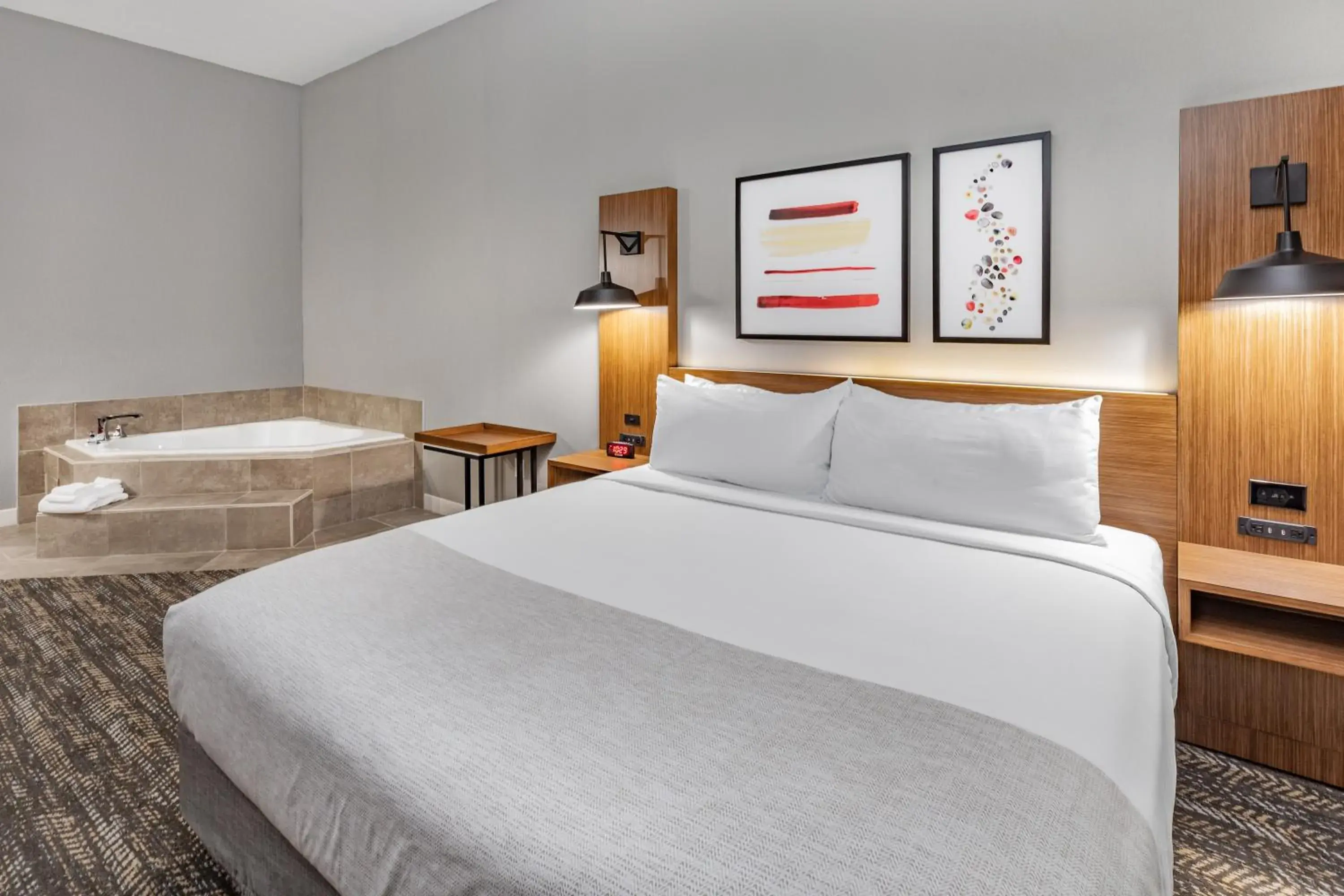 King Room with Jetted Tub - Non-Smoking in Hawthorn Extended Stay by Wyndham Oklahoma City Airport King Room with Jetted Tub - Non-Smoking in Hawthorn Extended Stay by Wyndham Oklahoma City Airport