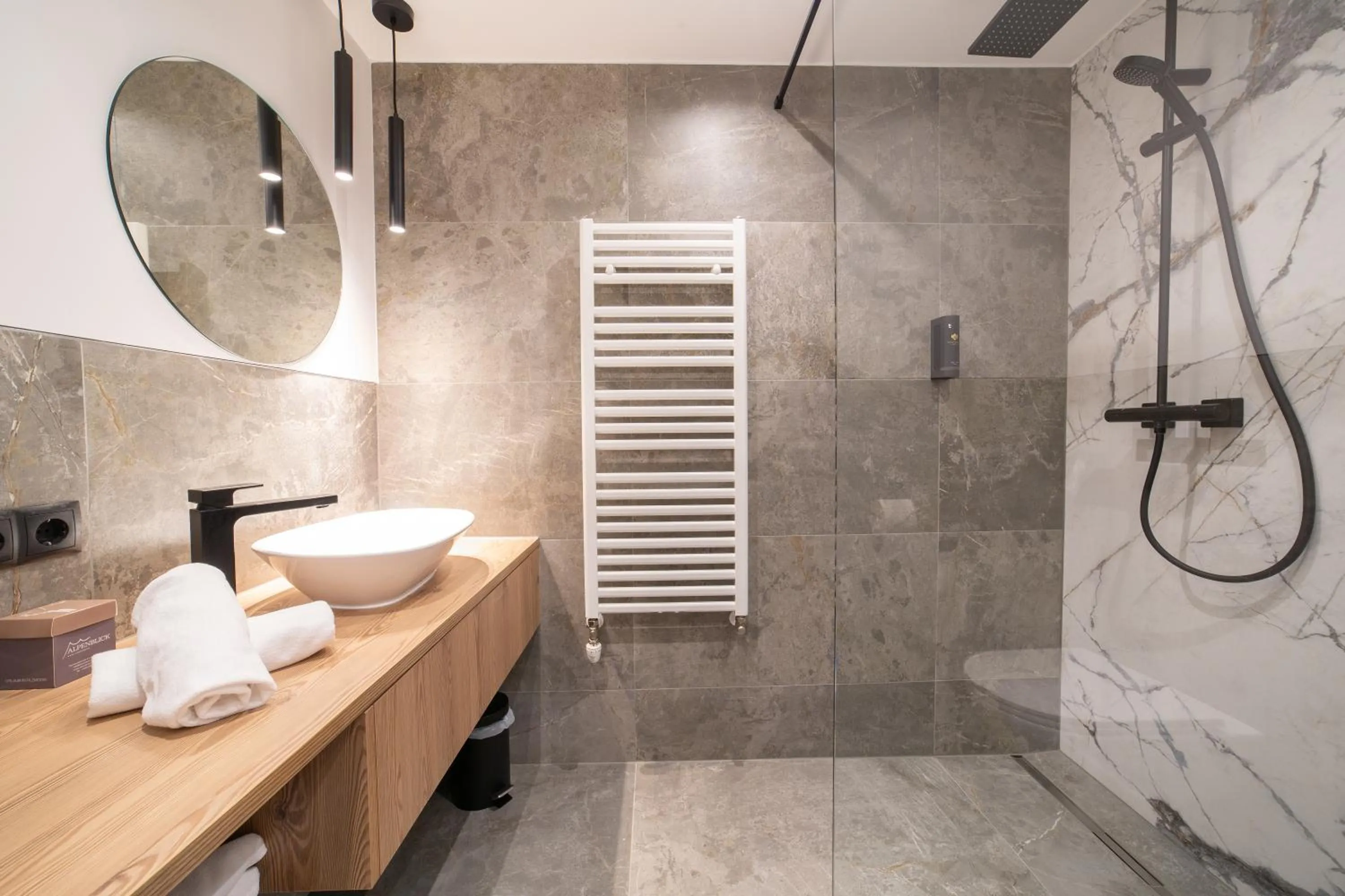 Shower in Hotel Alpenblick